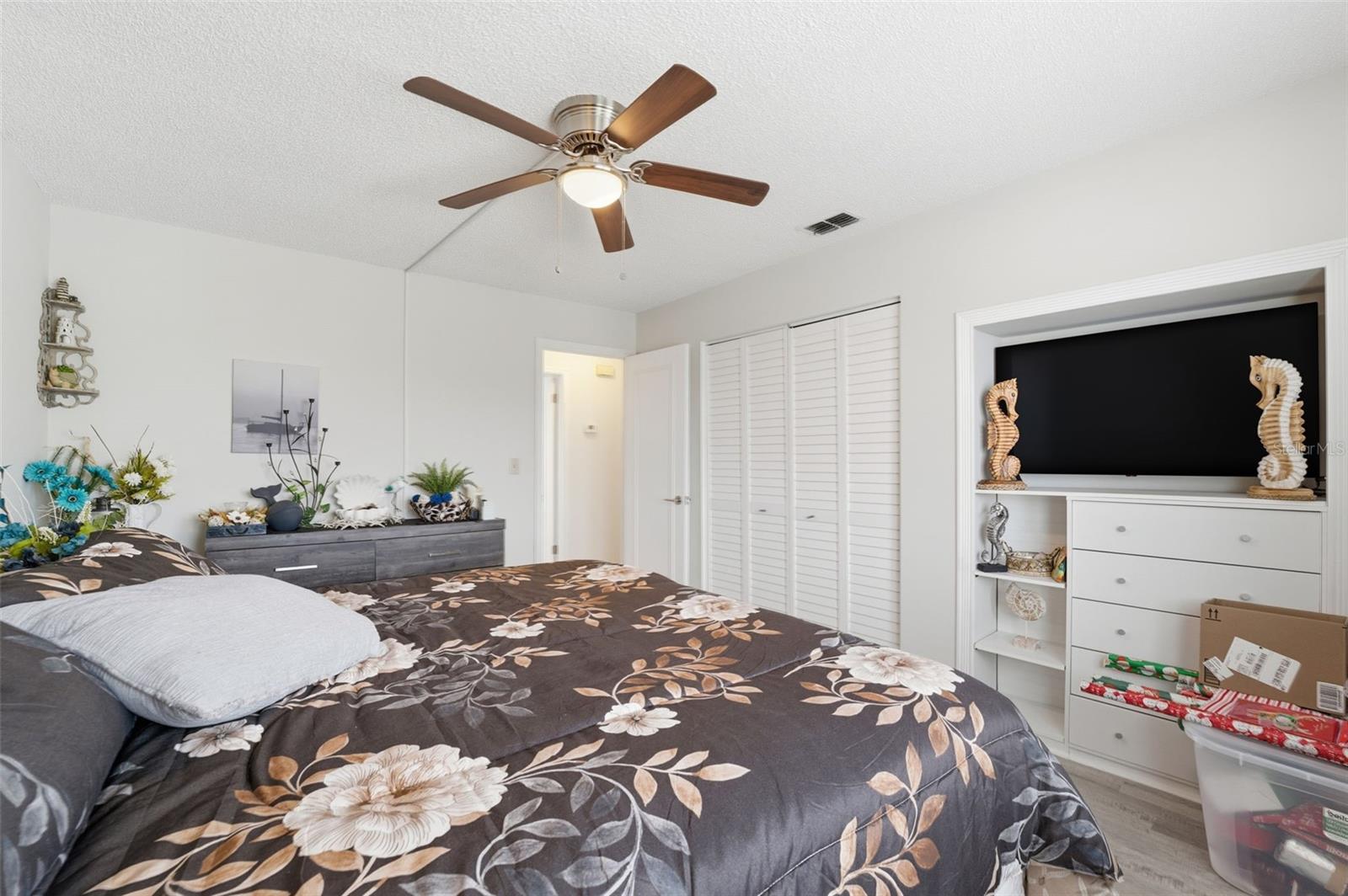 Bedroom 2 (2nd floor)