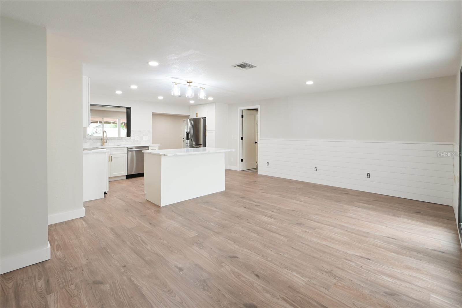 Spacious kitchen / Dining Room Area.