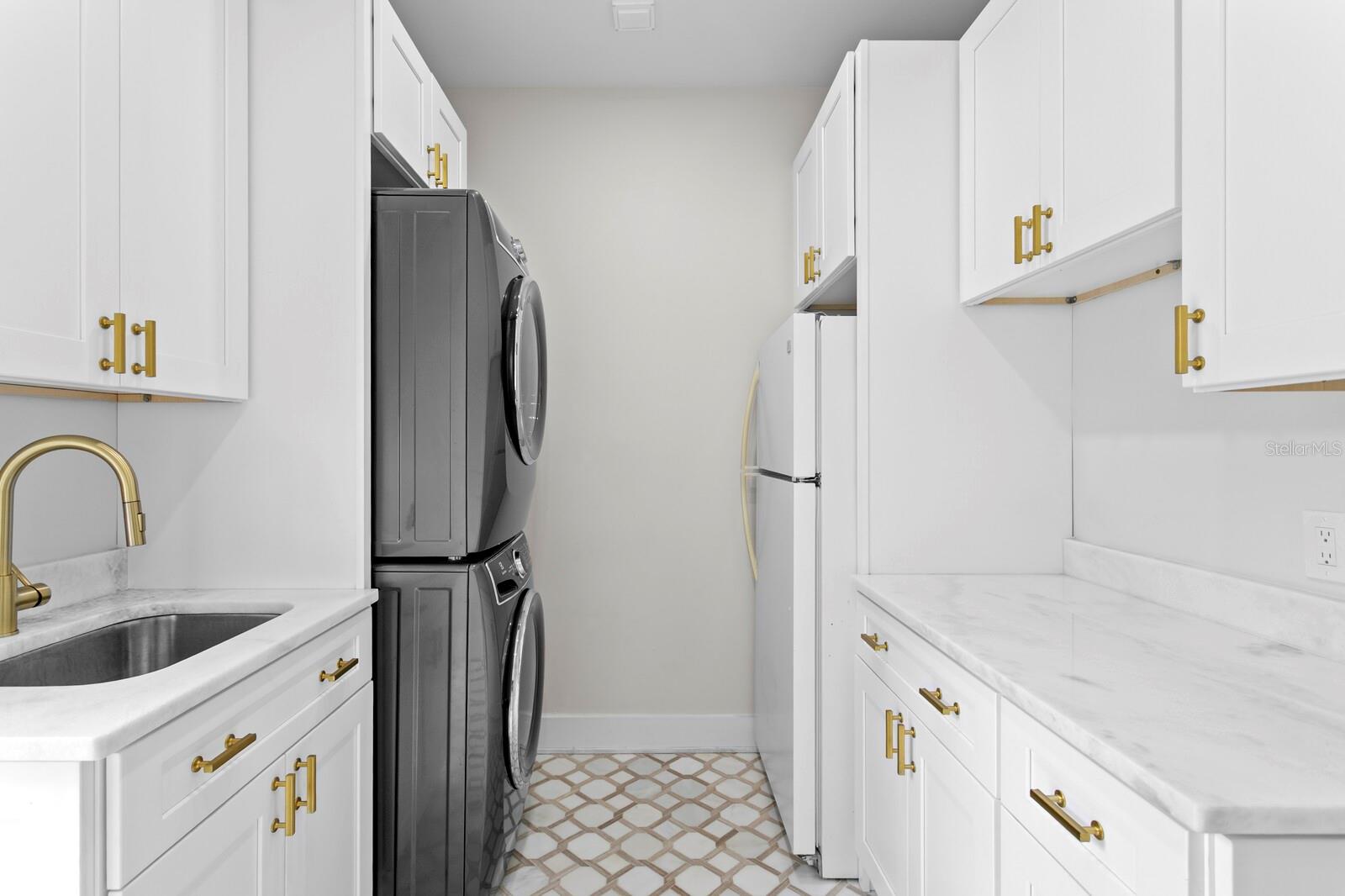 dedicated laundry room and mudroom