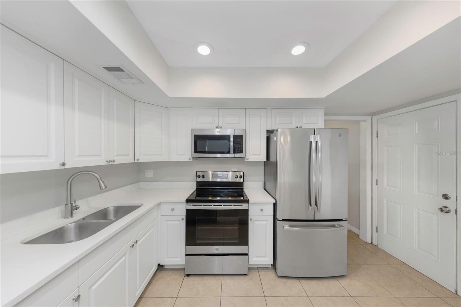 Kitchen - Right View