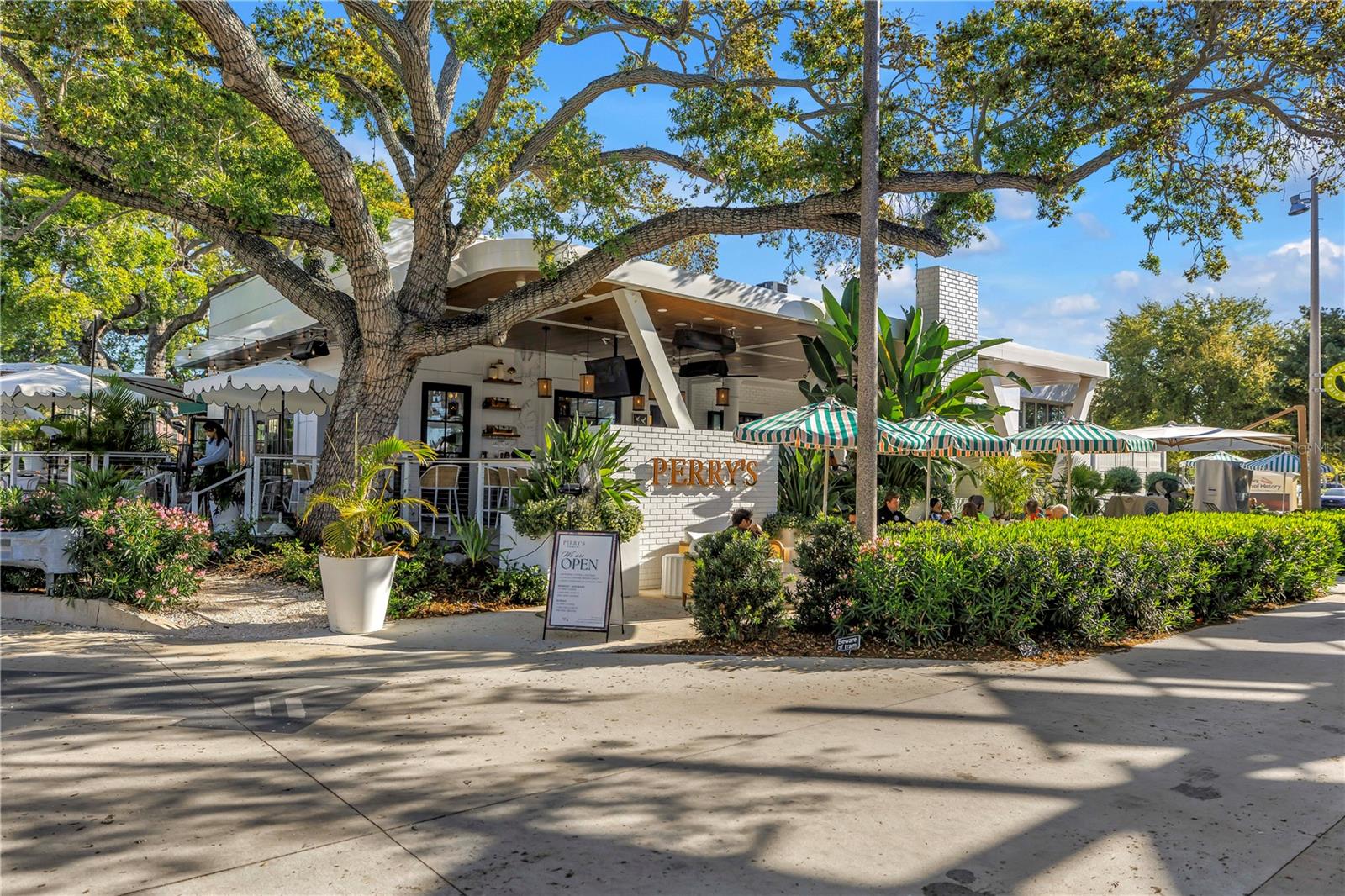 Delicious brand new restaurant on the pier