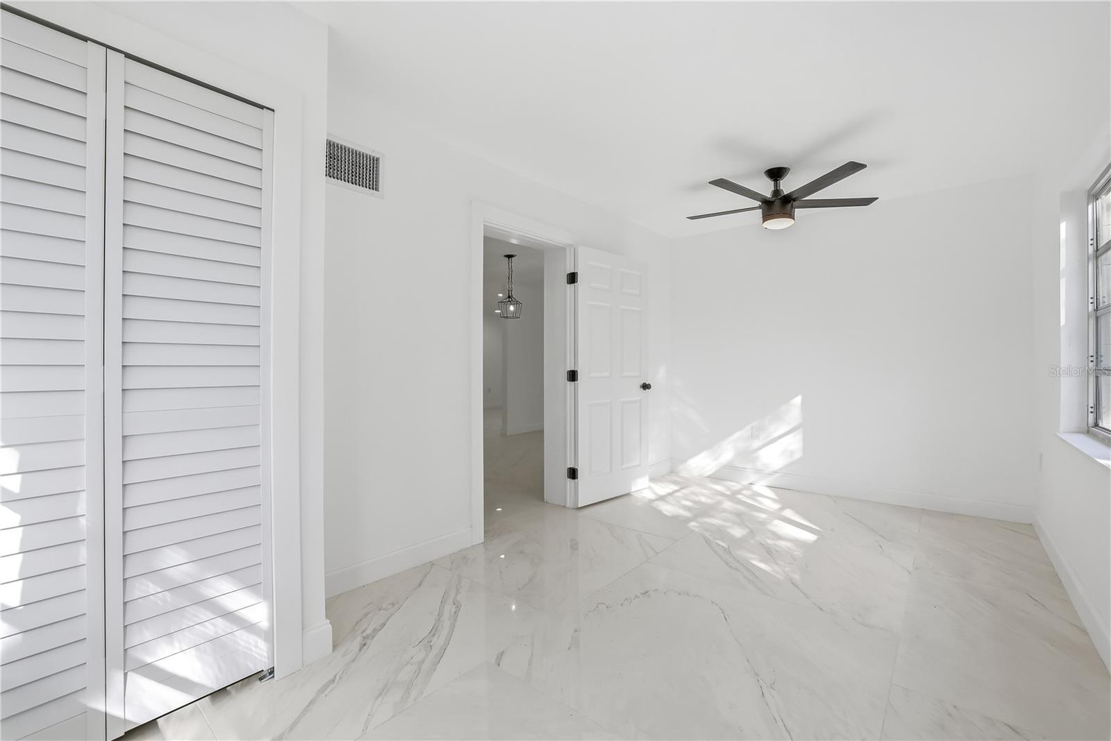 Virtual Stage Additional Side Room