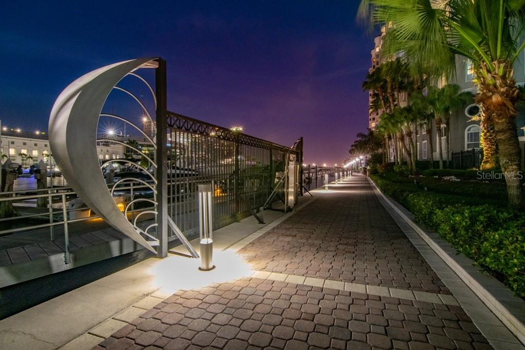 Come live a wonderful urban lifestyle where you can walk to arts, entertainment, Tampa’s Riverwalk, Benchmark Arena for hockey & concerts, world-class restaurants, all without having to get into your car.