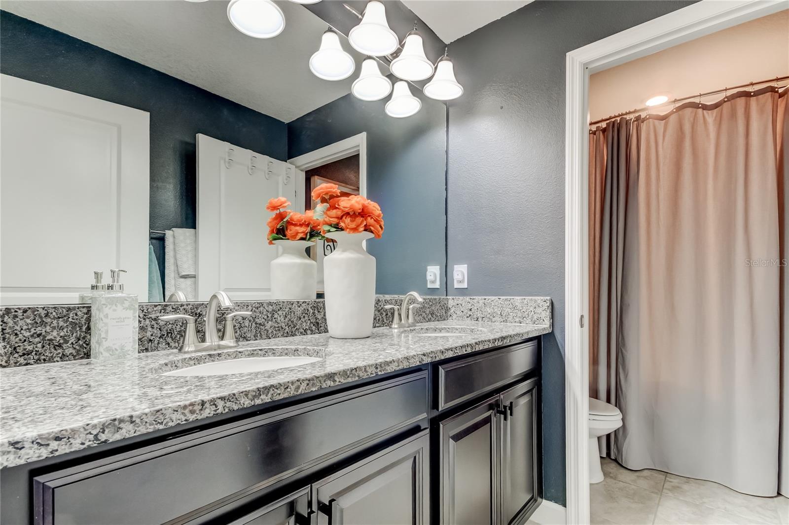 Secondary Bath (Upstairs)