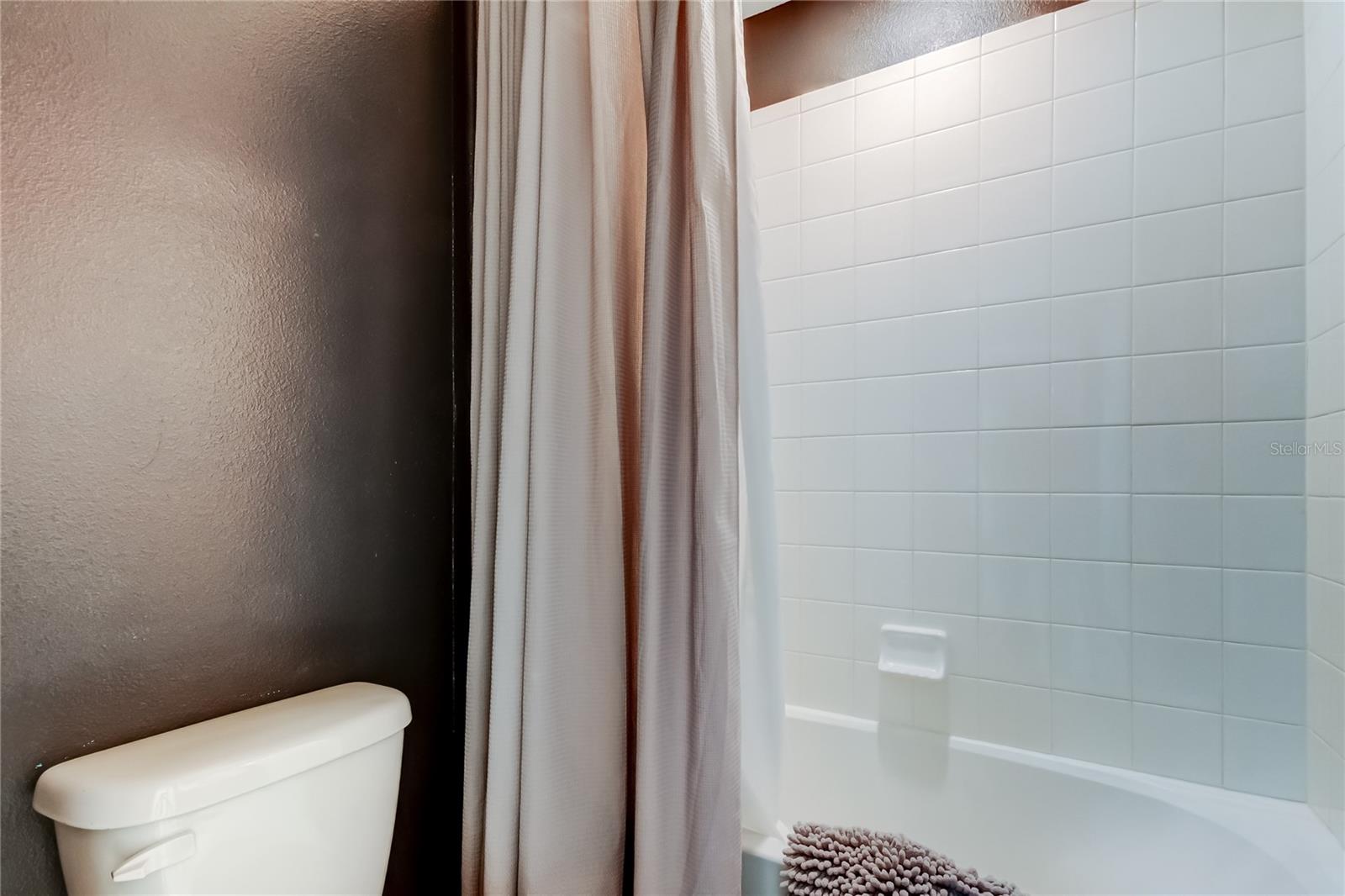 Secondary Bath (Upstairs)