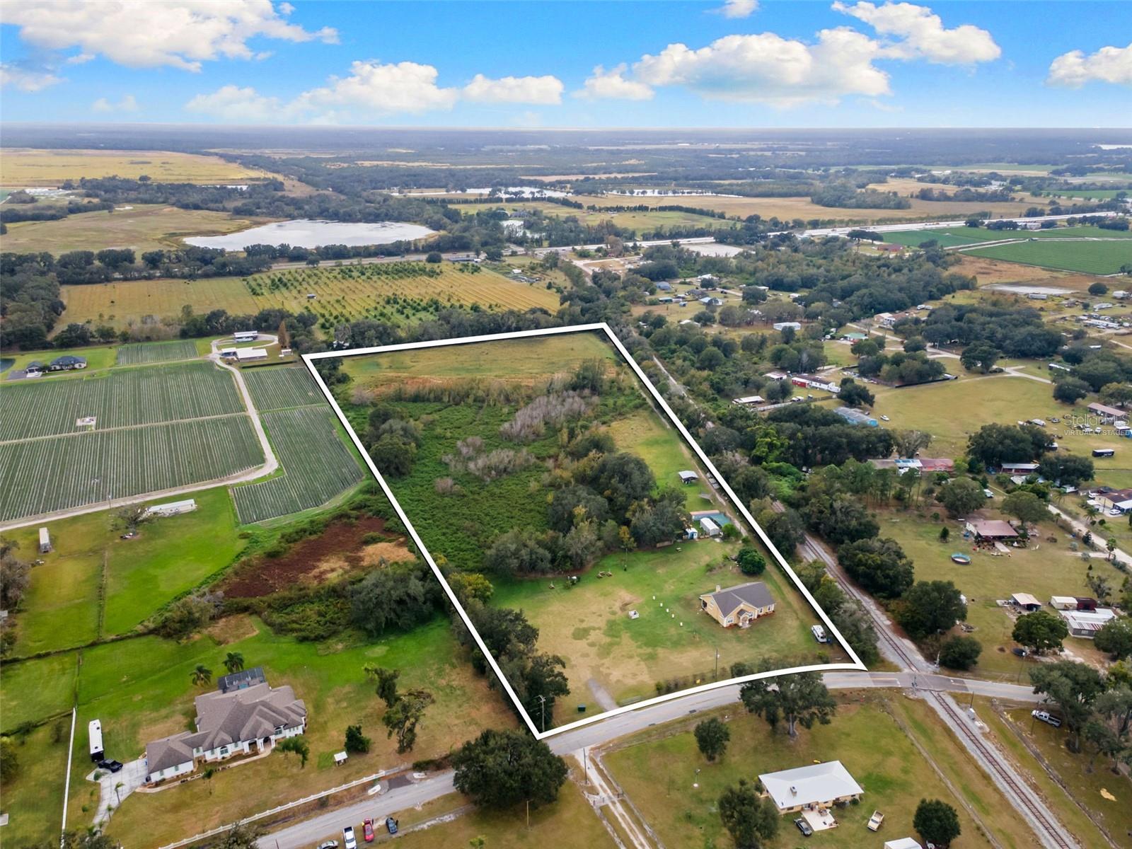 virtually staged / items removed