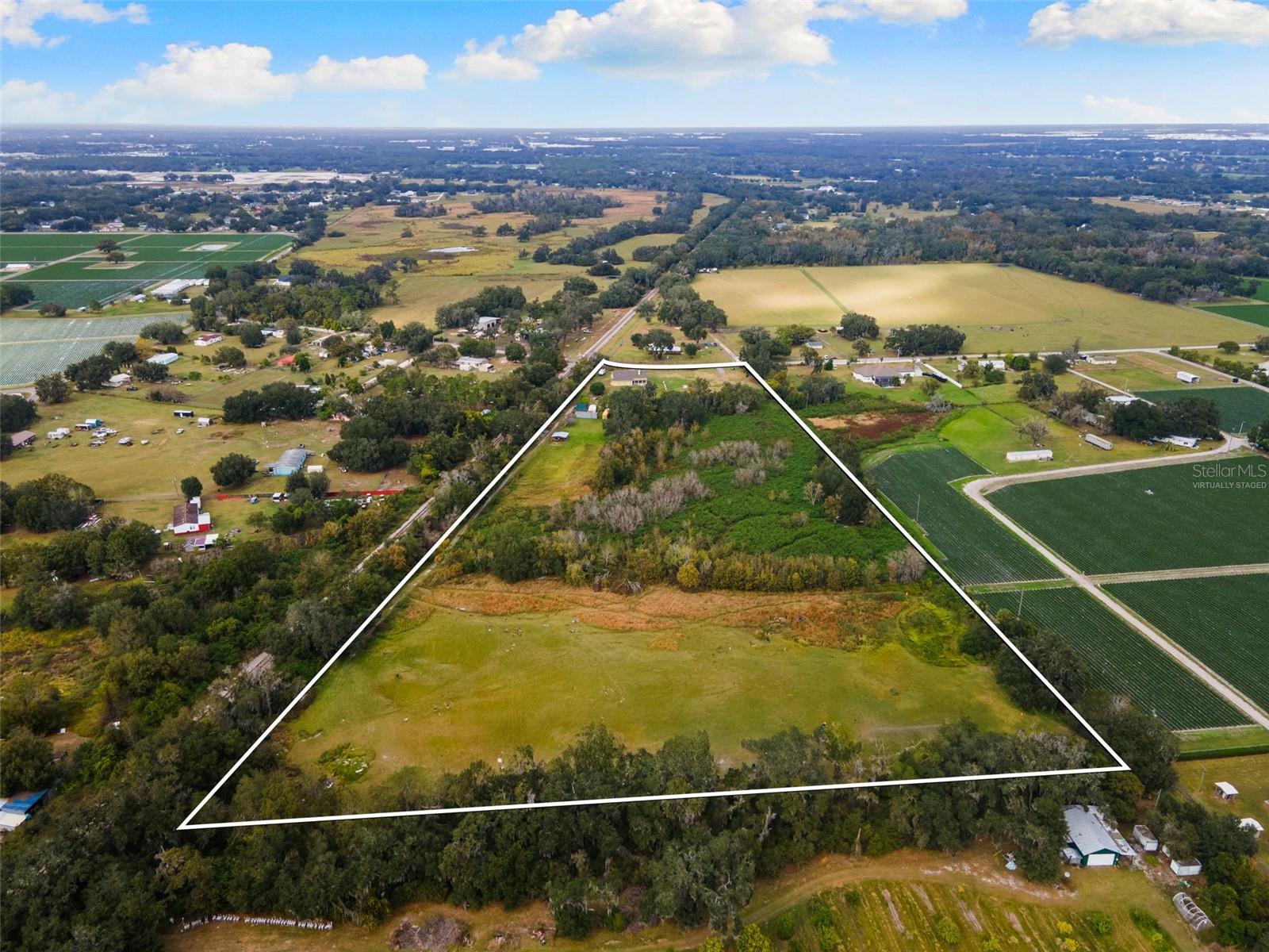 virtually staged / items removed