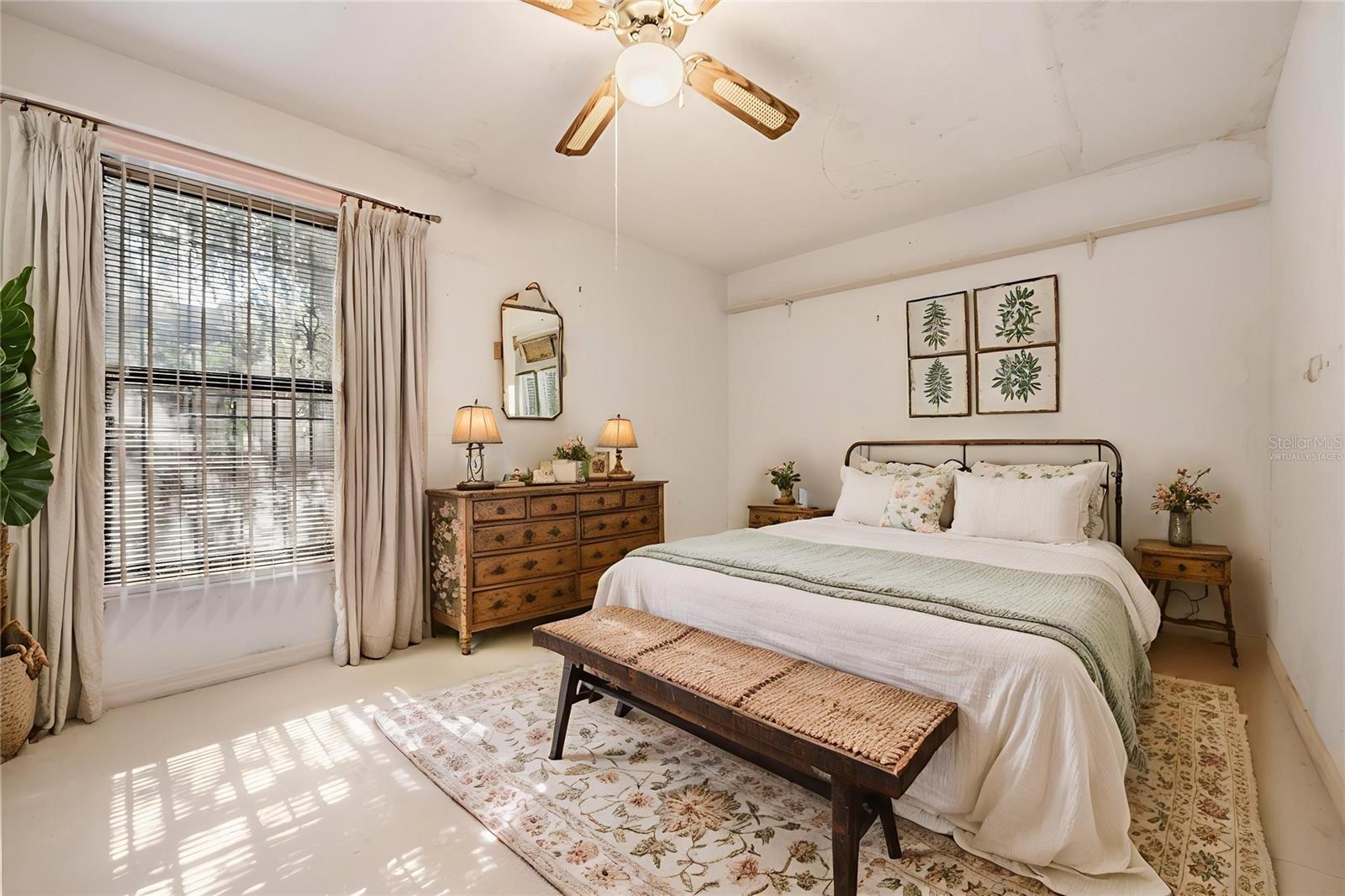 This photo has been Virtually Staged.