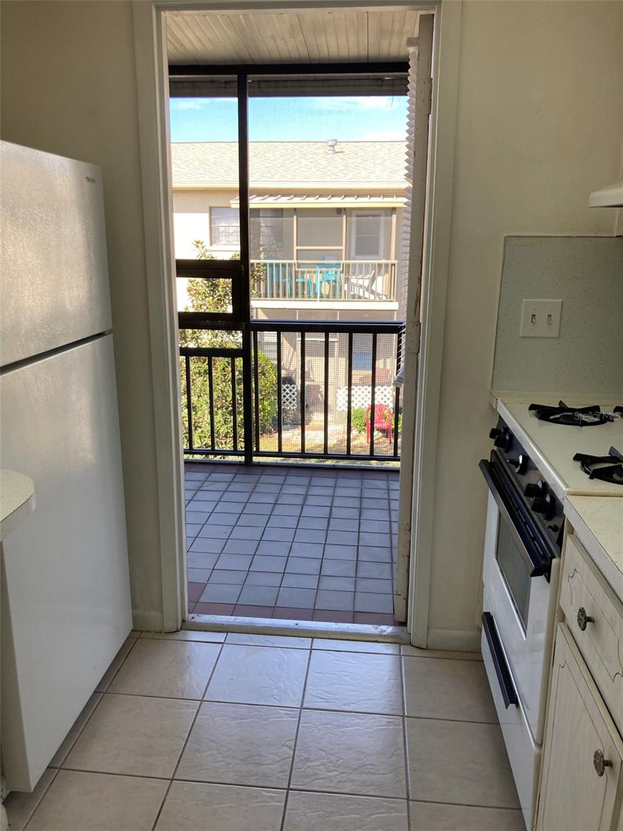 Screened balcony with tile floor