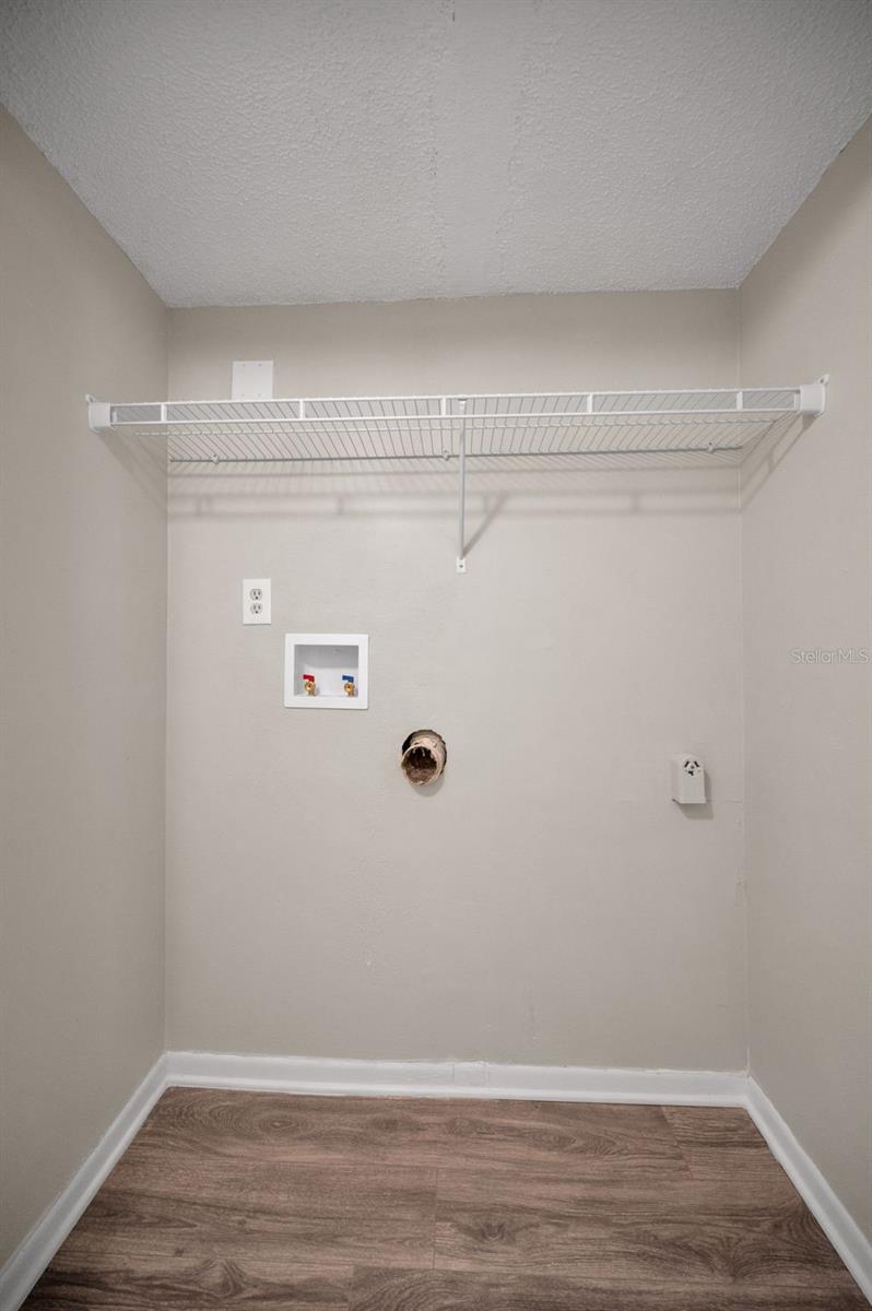 Washer & Dryer Hookups