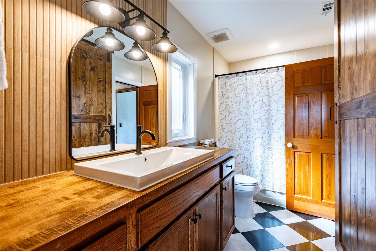 Upstairs guest bathroom