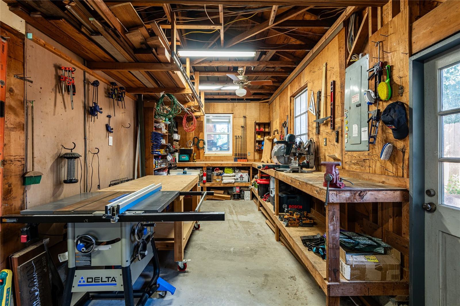 Workshop adjacent to the 2-car garage