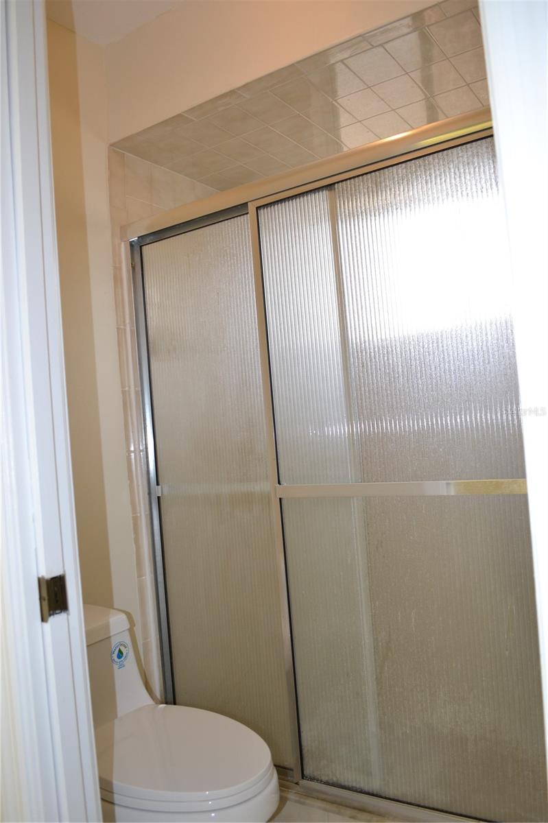 Main bathroom with shower