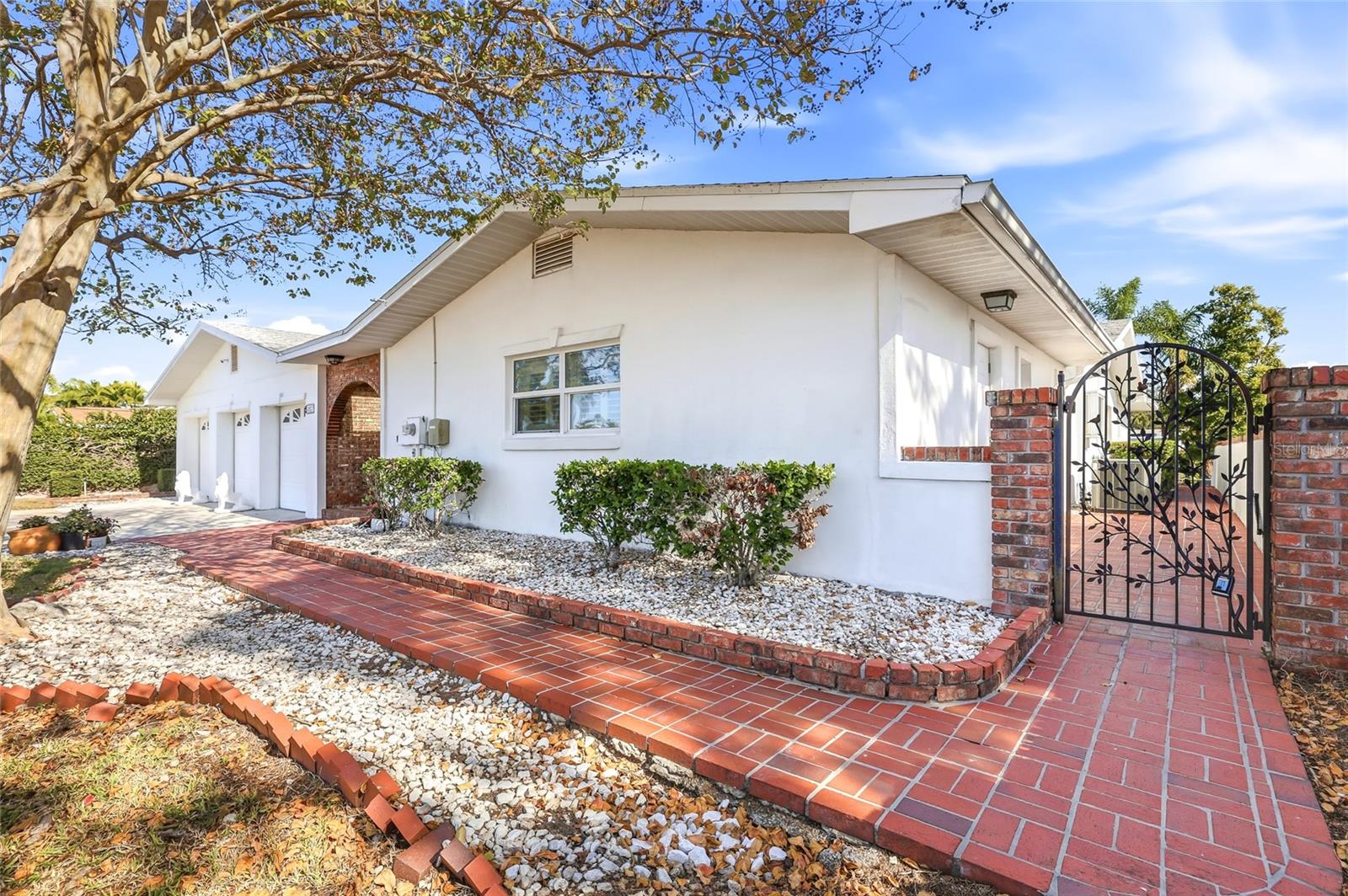 Front Exterior Walkway to Private Suite Entrance