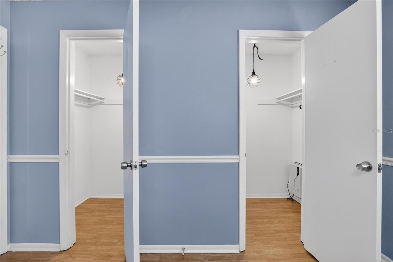 2 Walk-In Closets