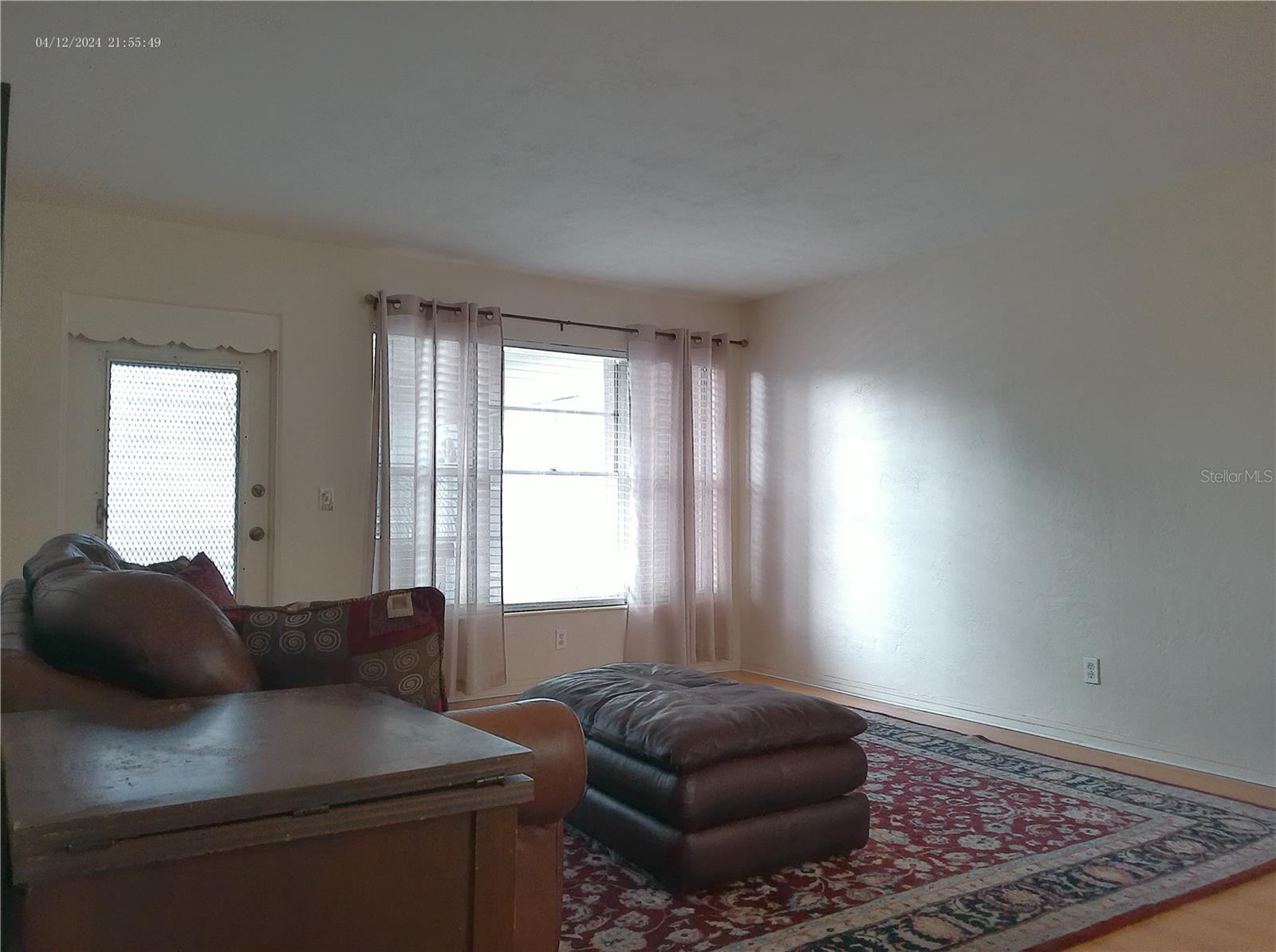 Large picture window brings in wonderful natural light.