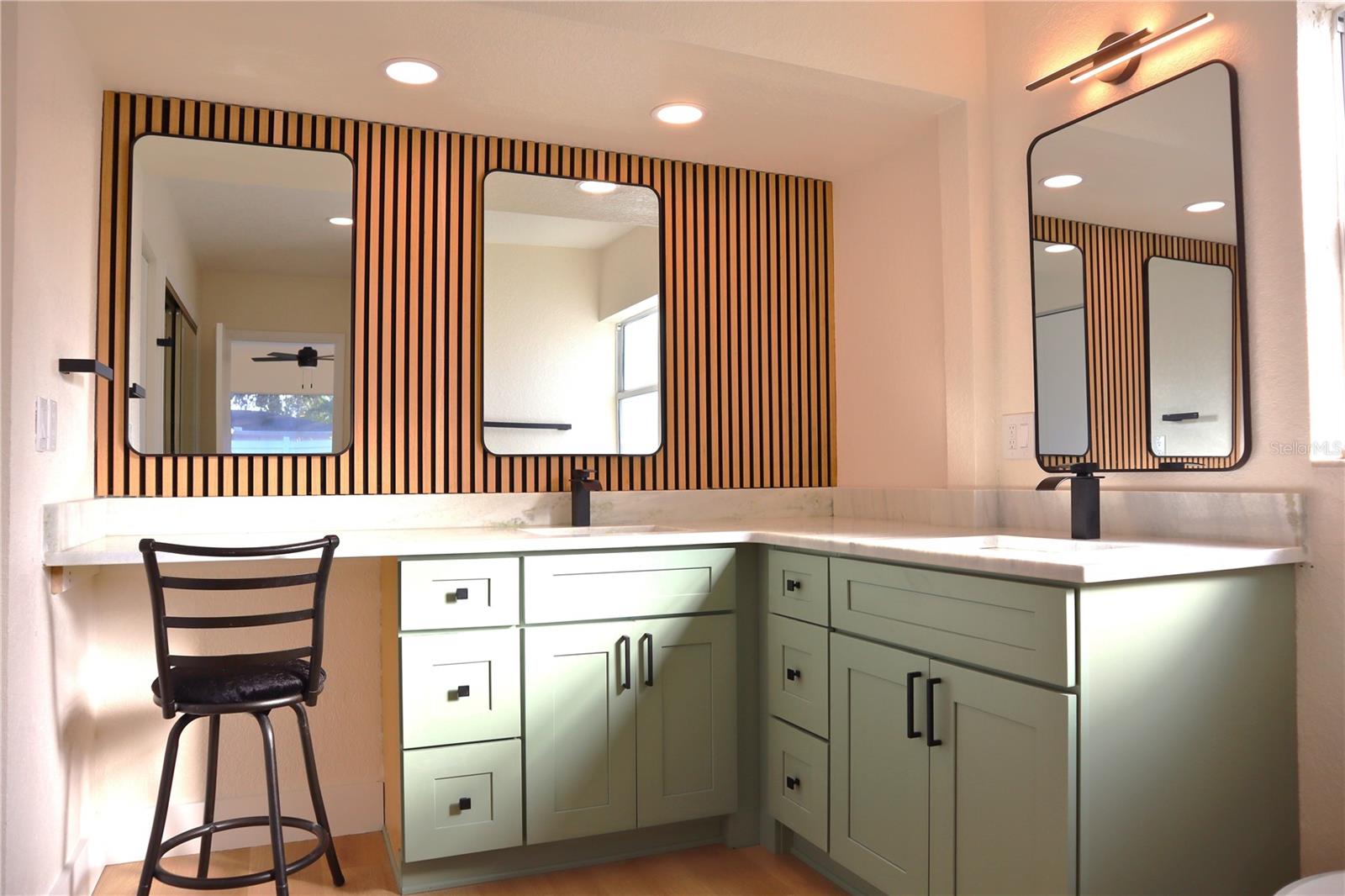 Primary bath- dual sinks and a make counter