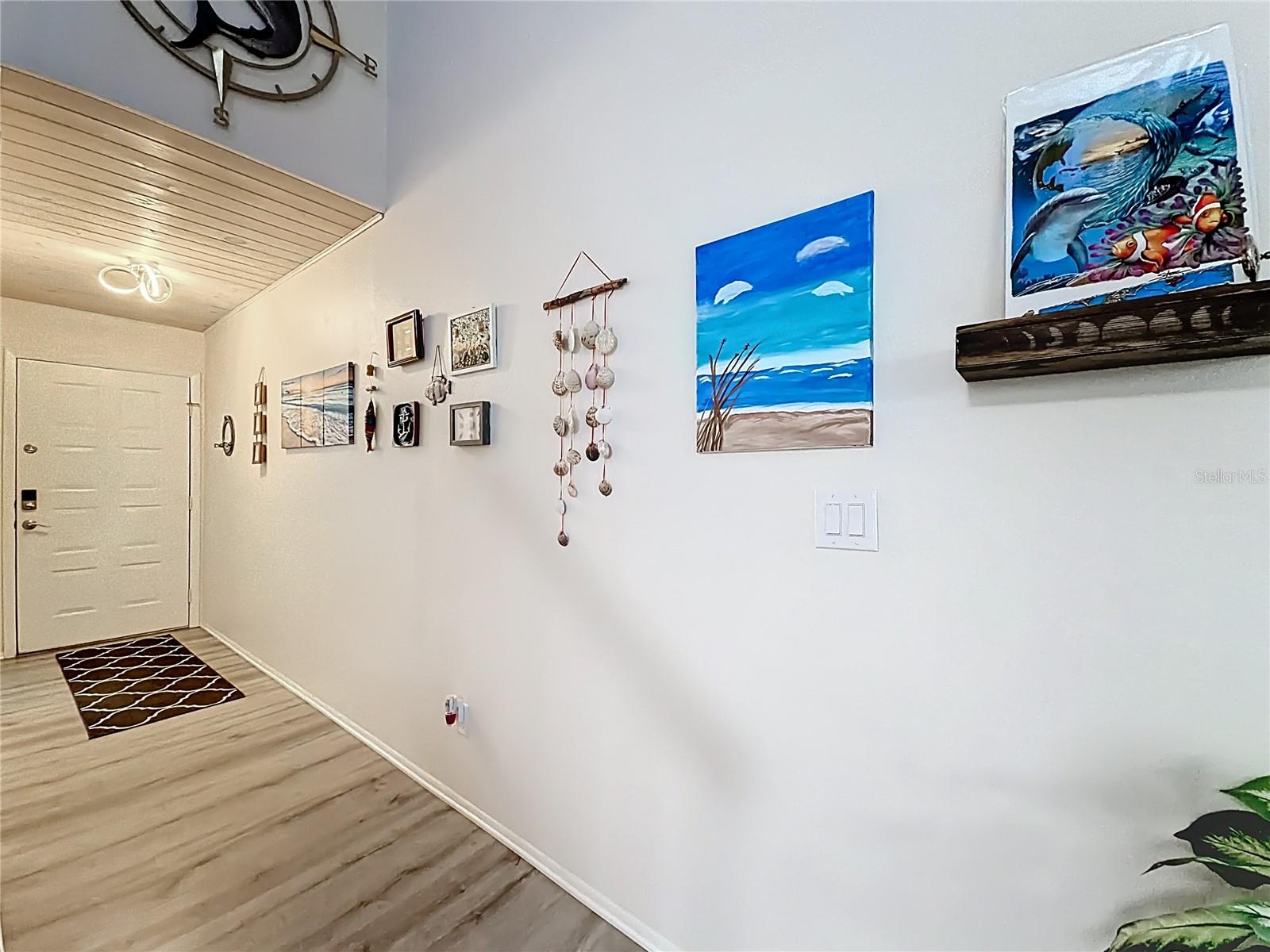 502 Bough Ave - entry hall