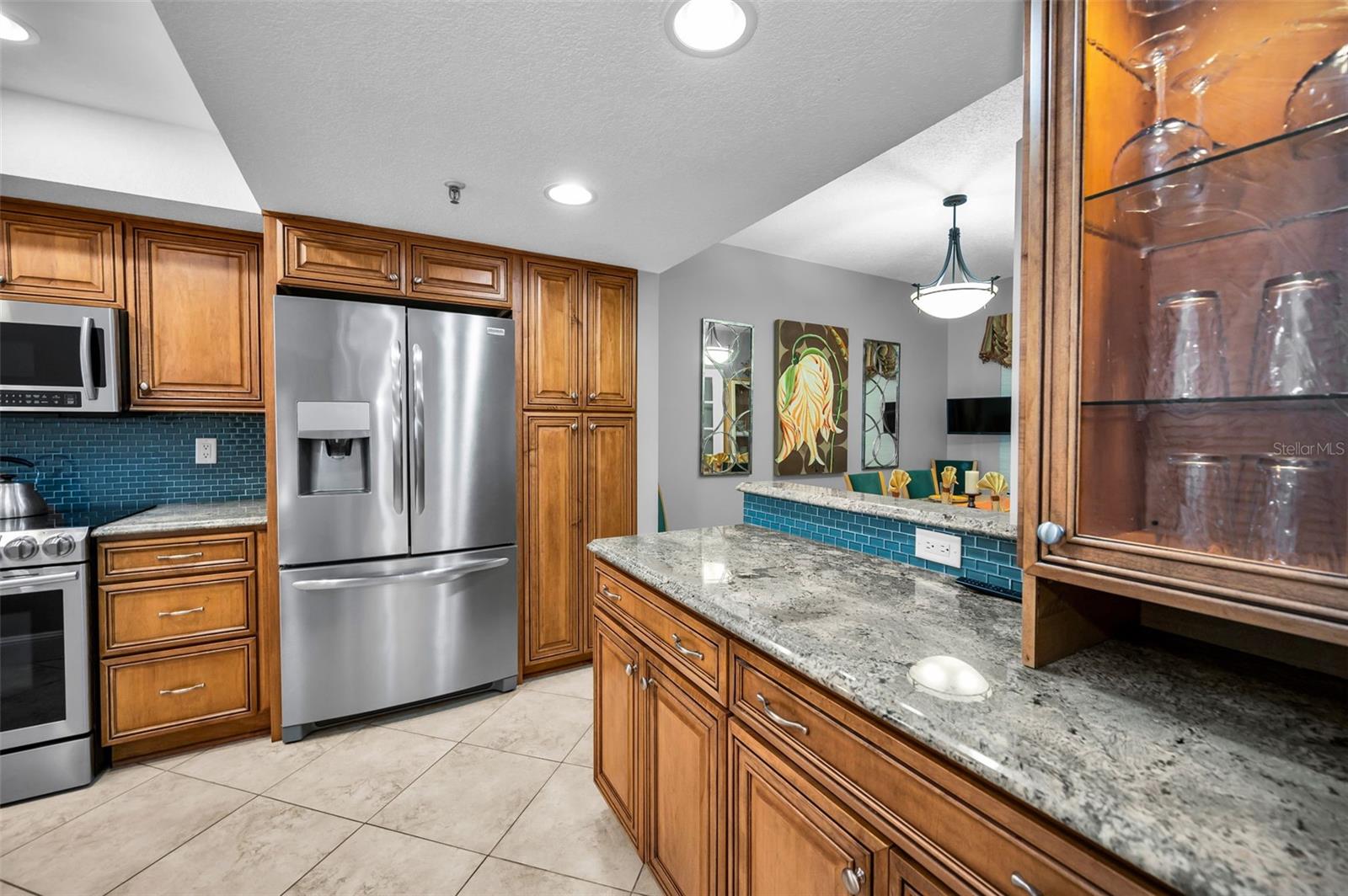 .. 10 X 10.6 Kitchen - Dining Room on Right.. Well Laid Out Floorplan.