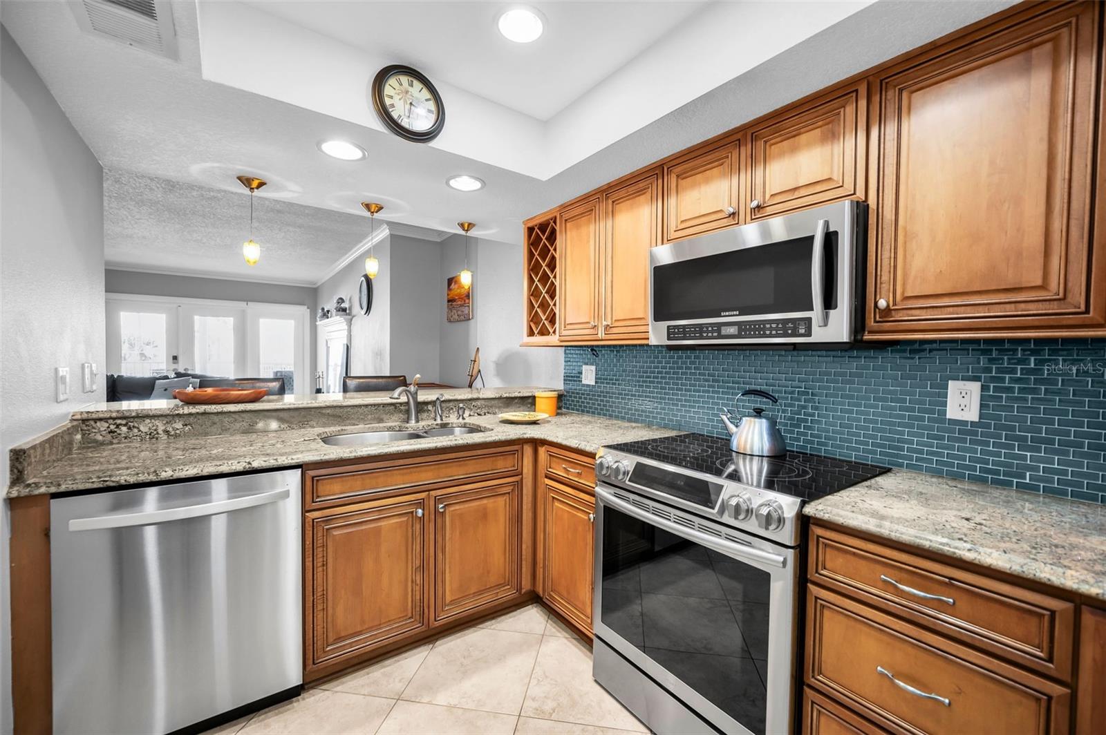 ... Turn Key Unit.. Perfect Condition. Move in Ready.