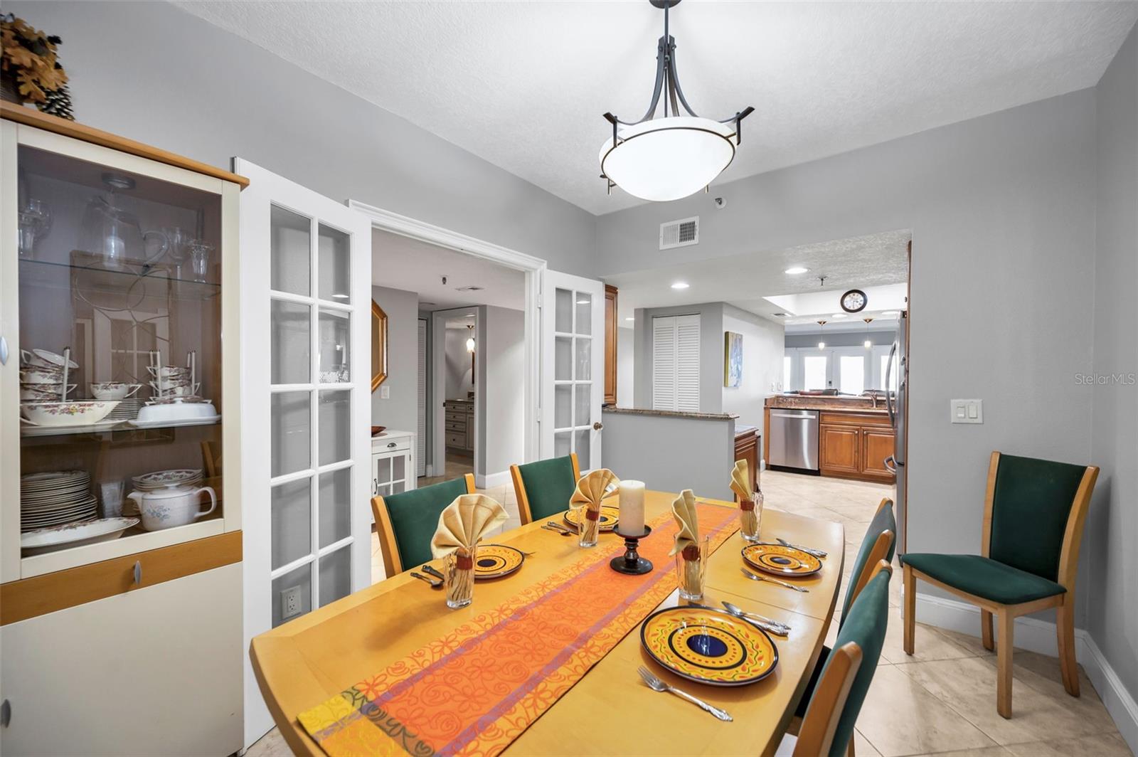 ... Perfect For Breakfast or Formal Dining. Easy Access To Kitchen.