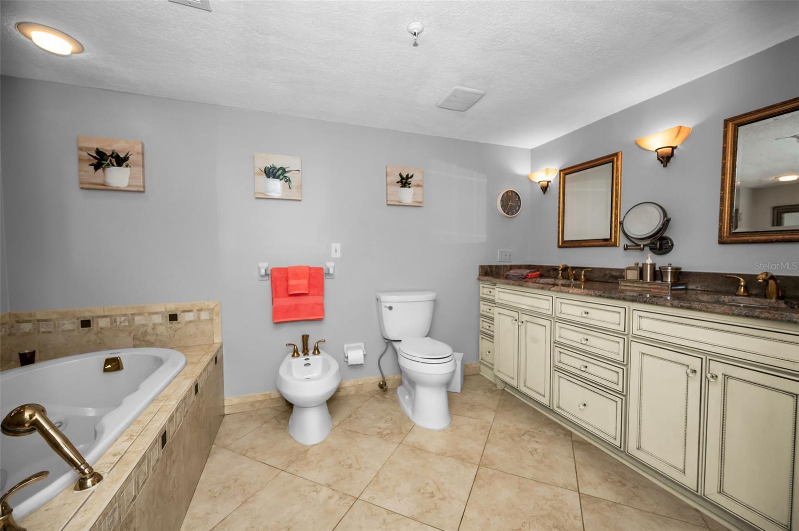 .. Master Bath. Spa Soaking Tub - Bidet - Toilet - Double Vanity - Walk in Shower. Turn Key Unit..