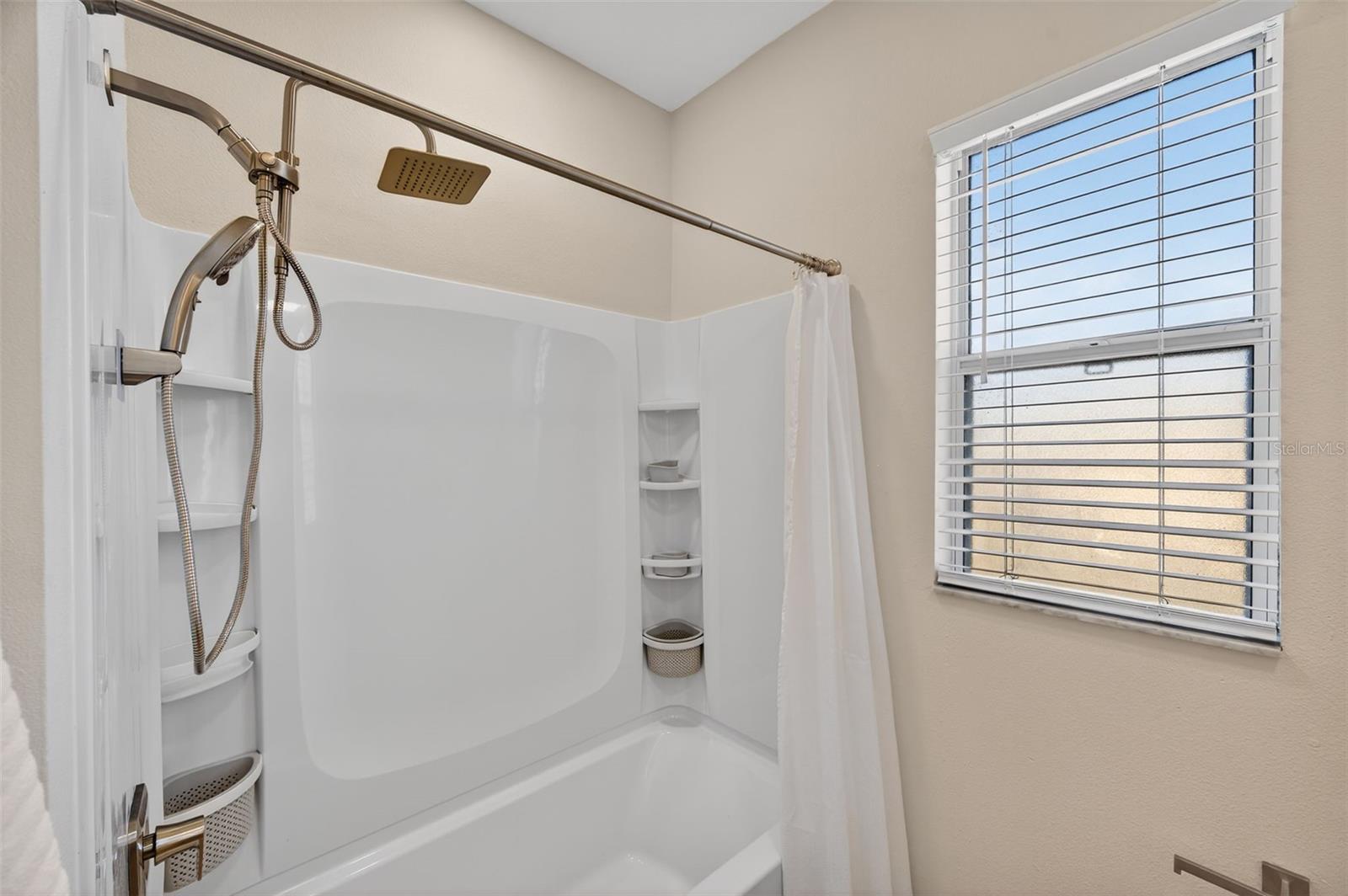 Main Bathroom (2nd floor)