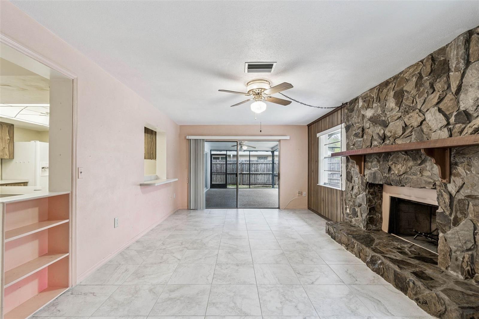 Family room w/Fireplace