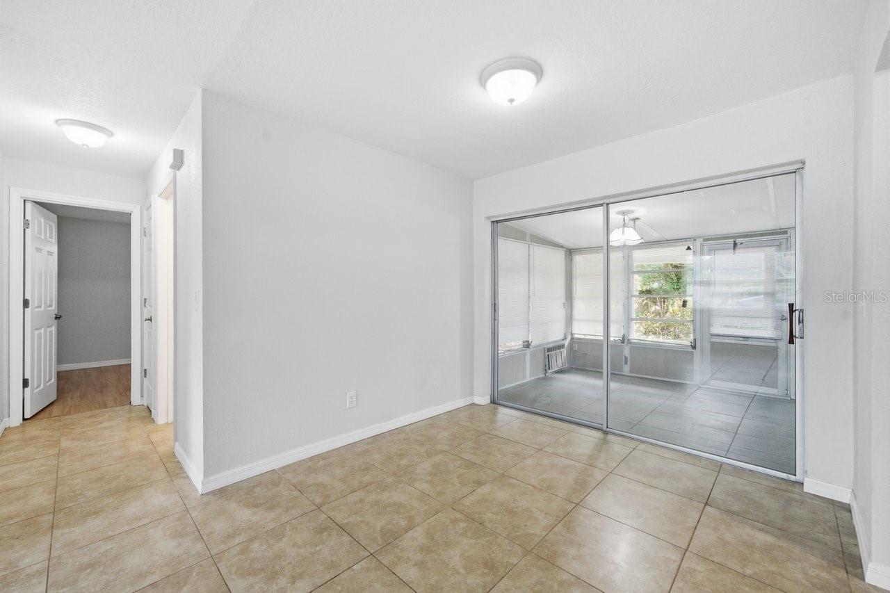 Dining are with big window for a lot of natural light