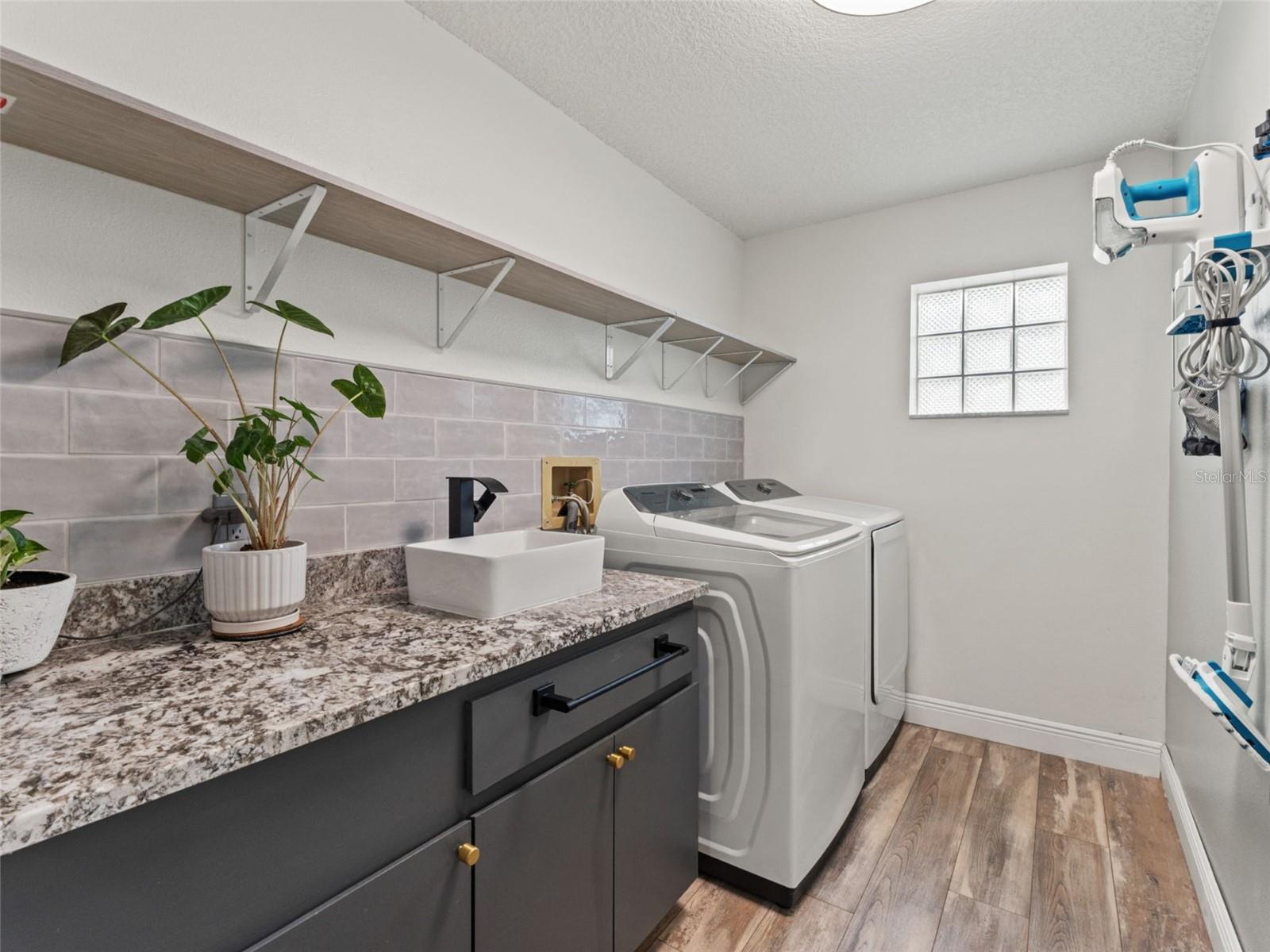 Laundry room with sink