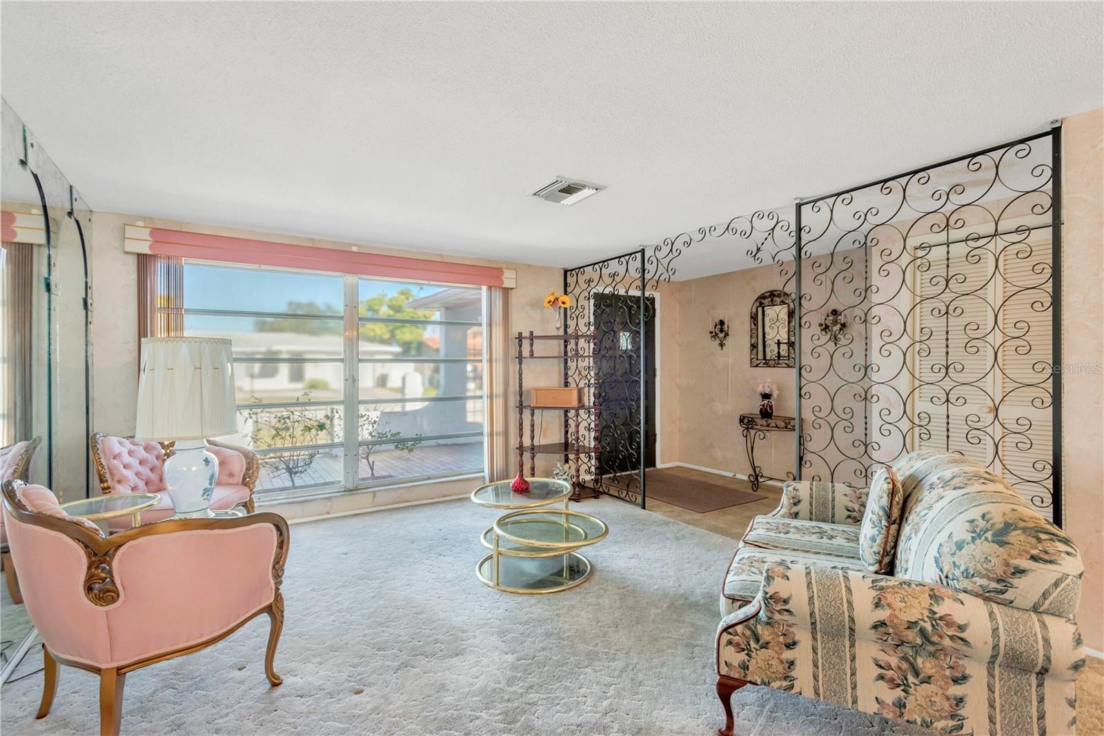 Living room with view of the courtyard