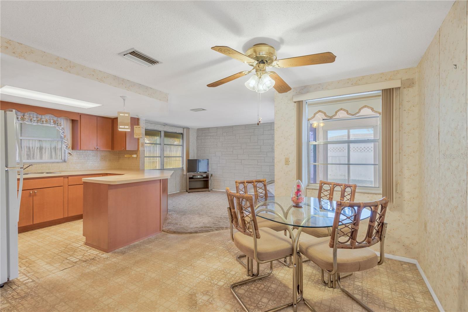 Eat in space in Kitchen