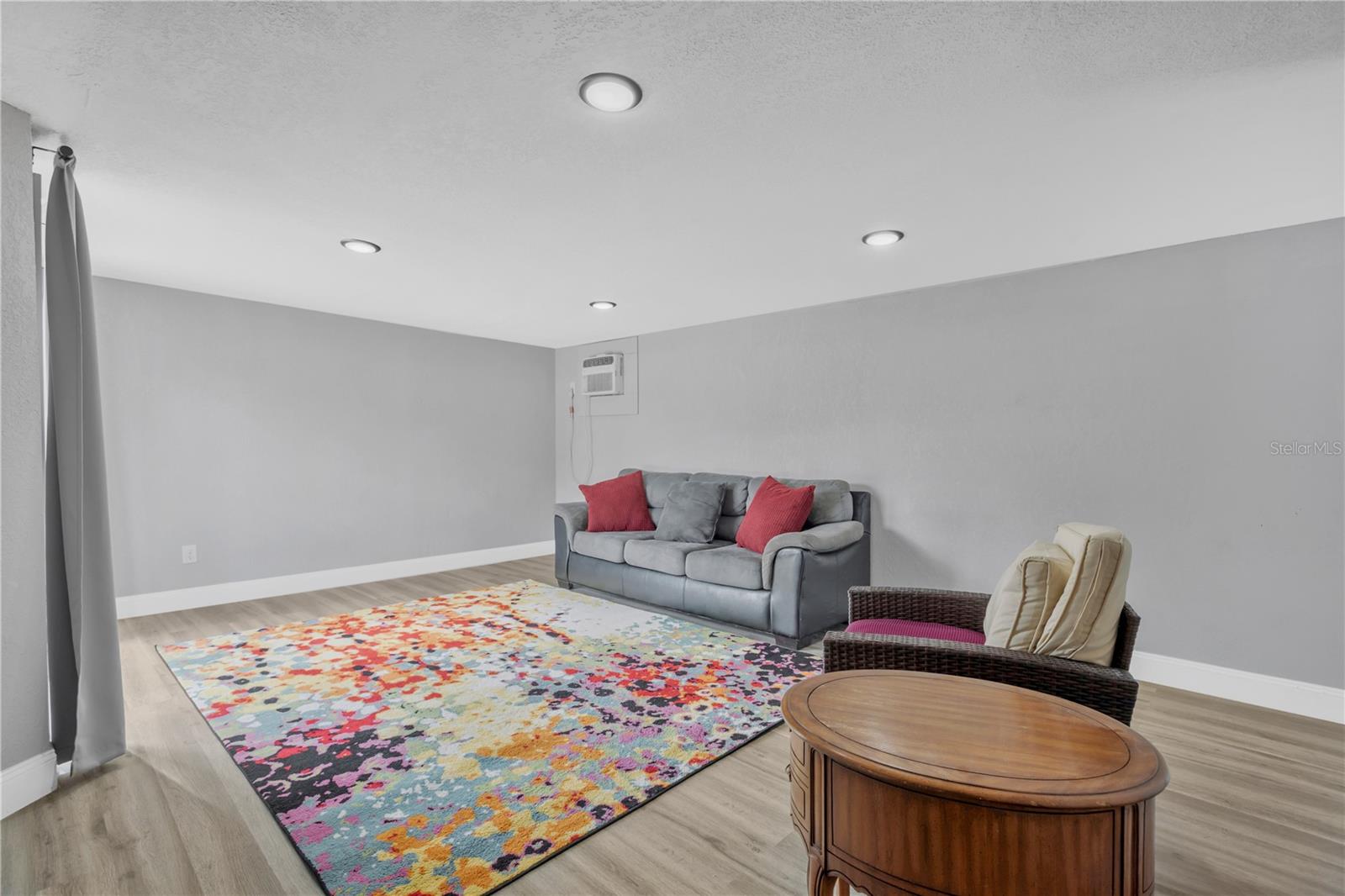 Oversized bonus/media/game roon