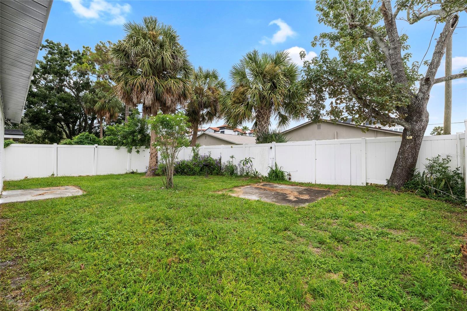Huge Backyard with Vinyl Fencing