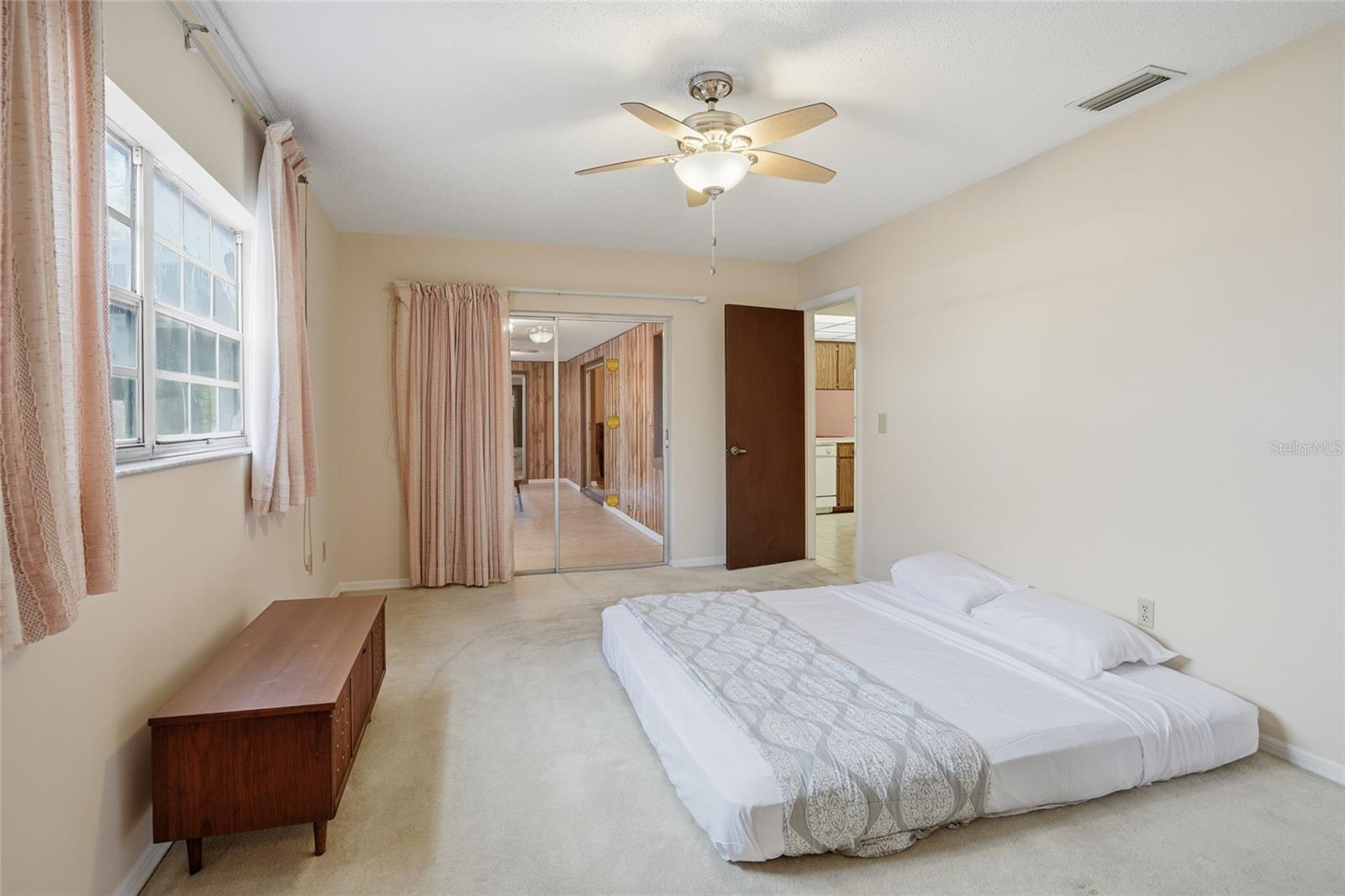 Access to Florida room