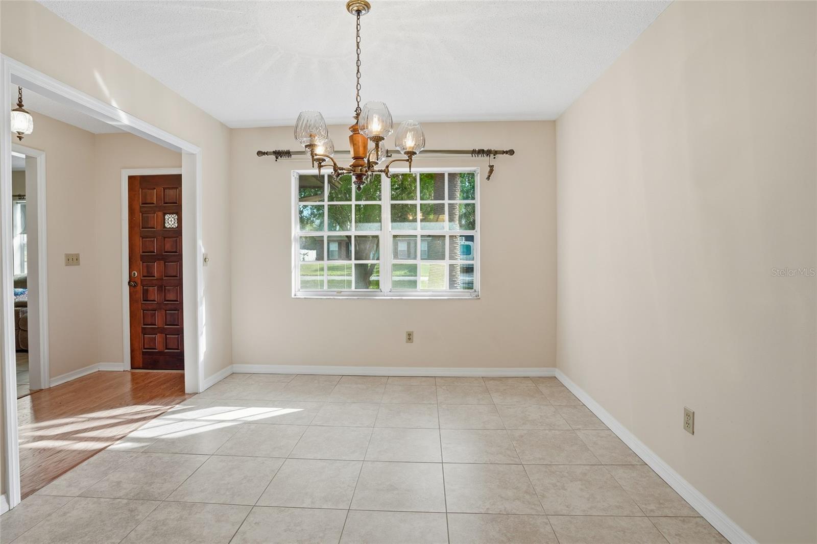 Separate spacious dining room
