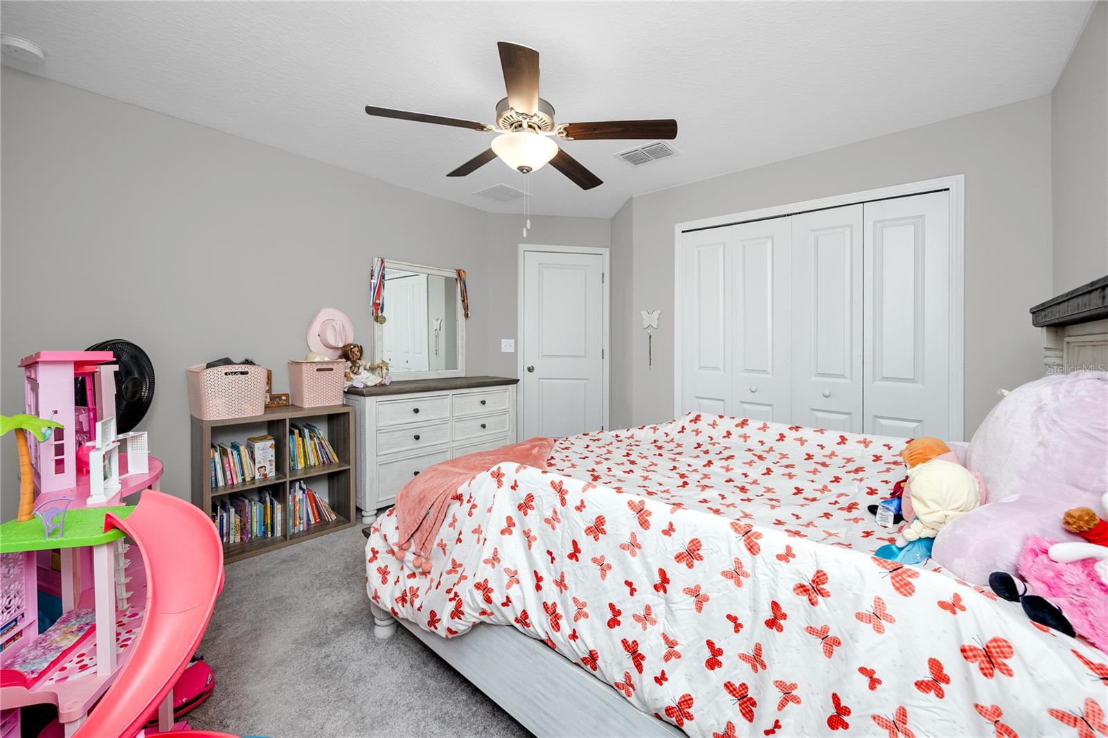 Front bedroom closest to the entryway.