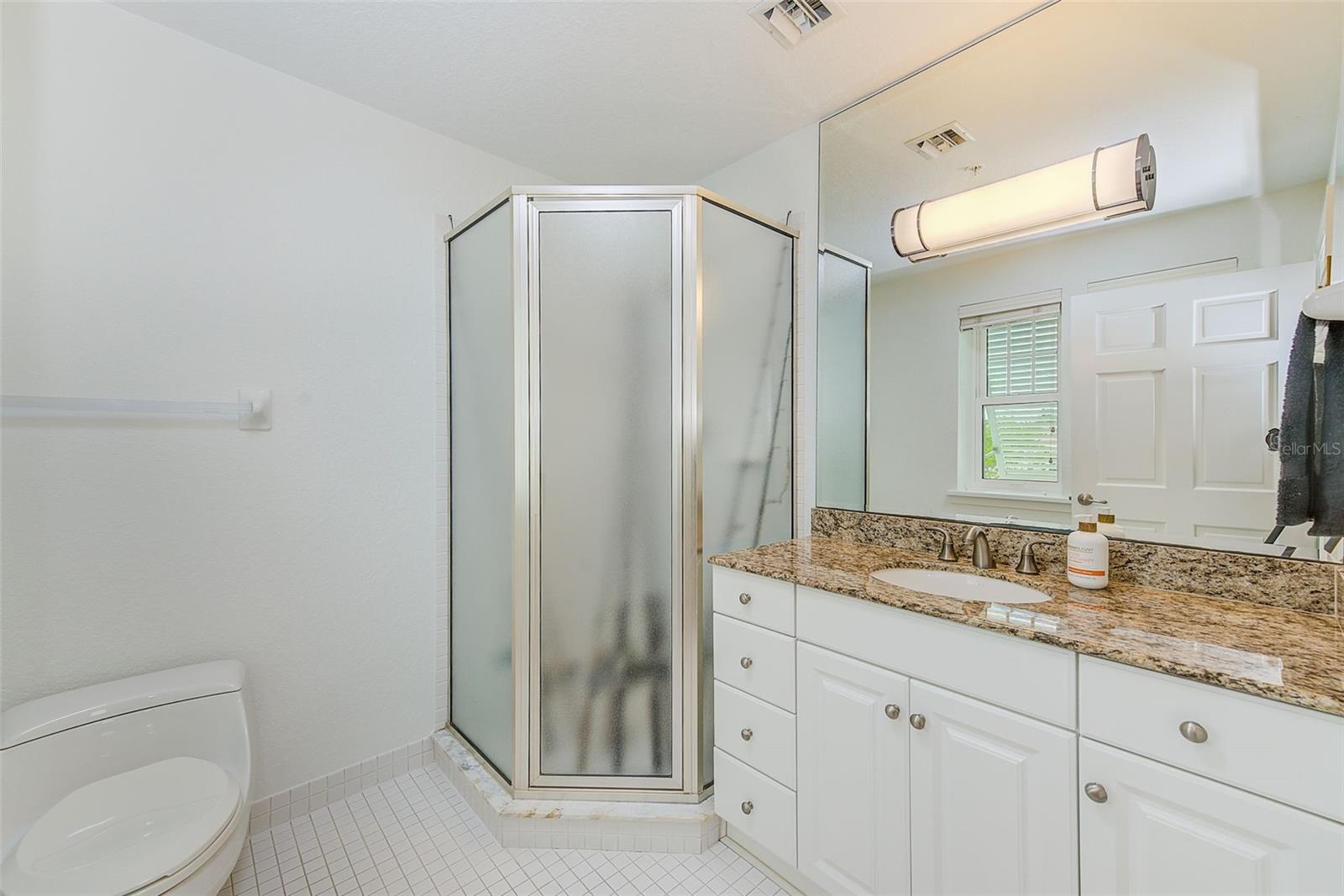 Bath off the bonus room