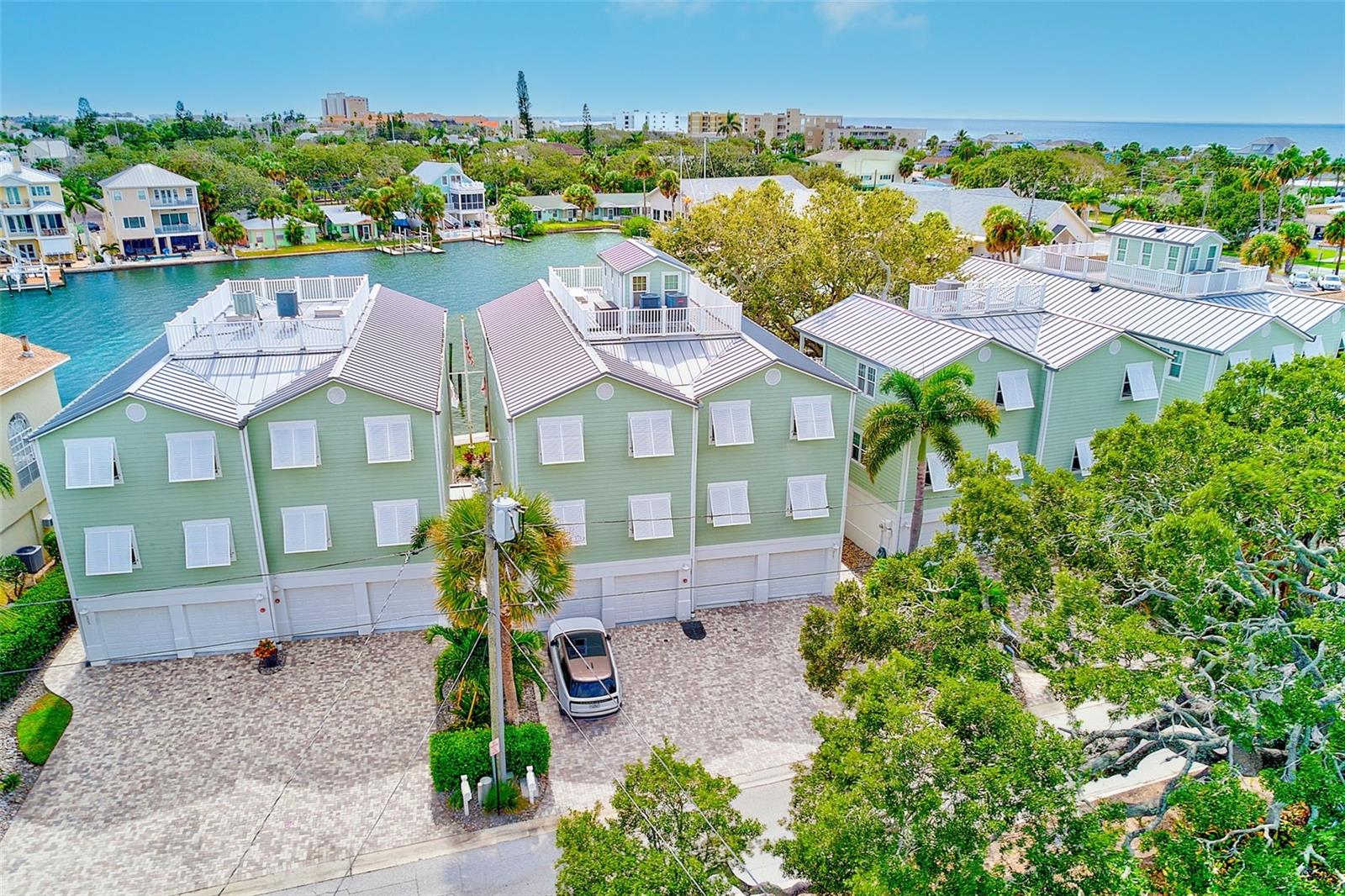 Beautiful Bayside Oaks