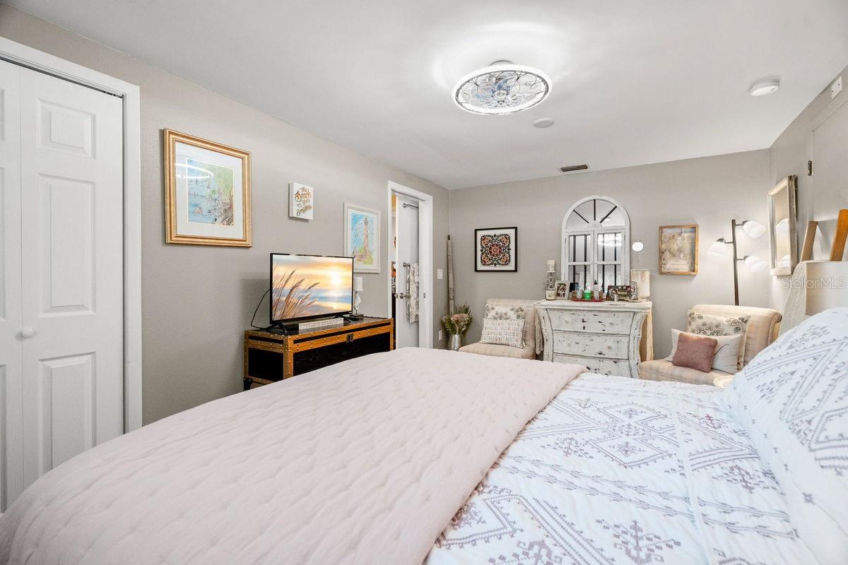 Bedroom Entry / Closet