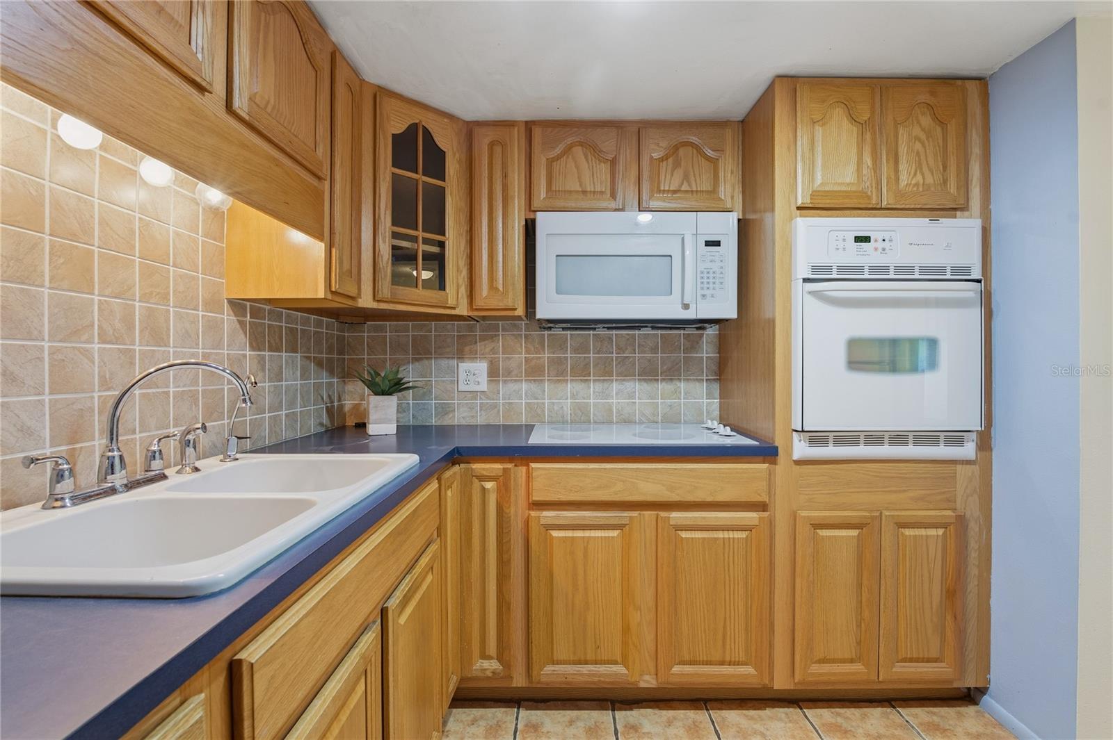 GREAT STORAGE THROUGHOUT THE KITCHEN