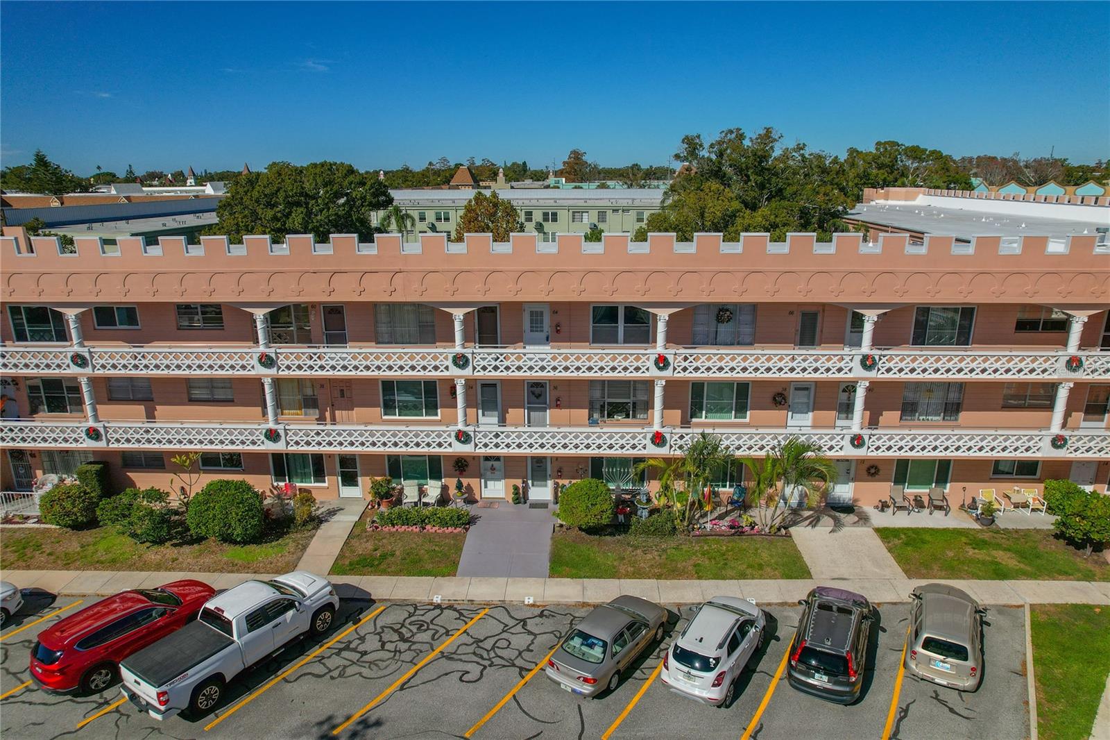 ELEVATOR IN BUILDING