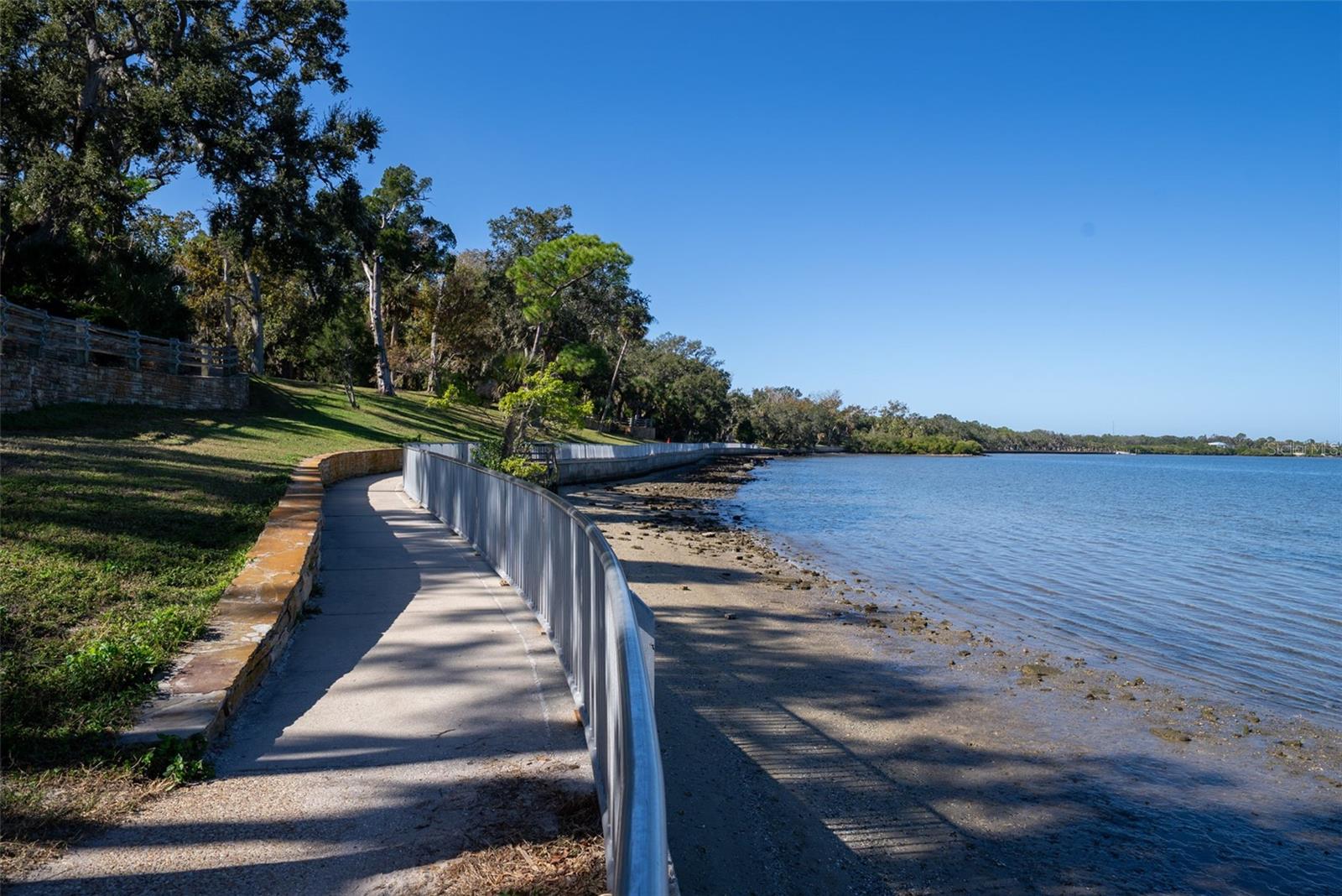 Walking trail in Phillipe Park with Bay view