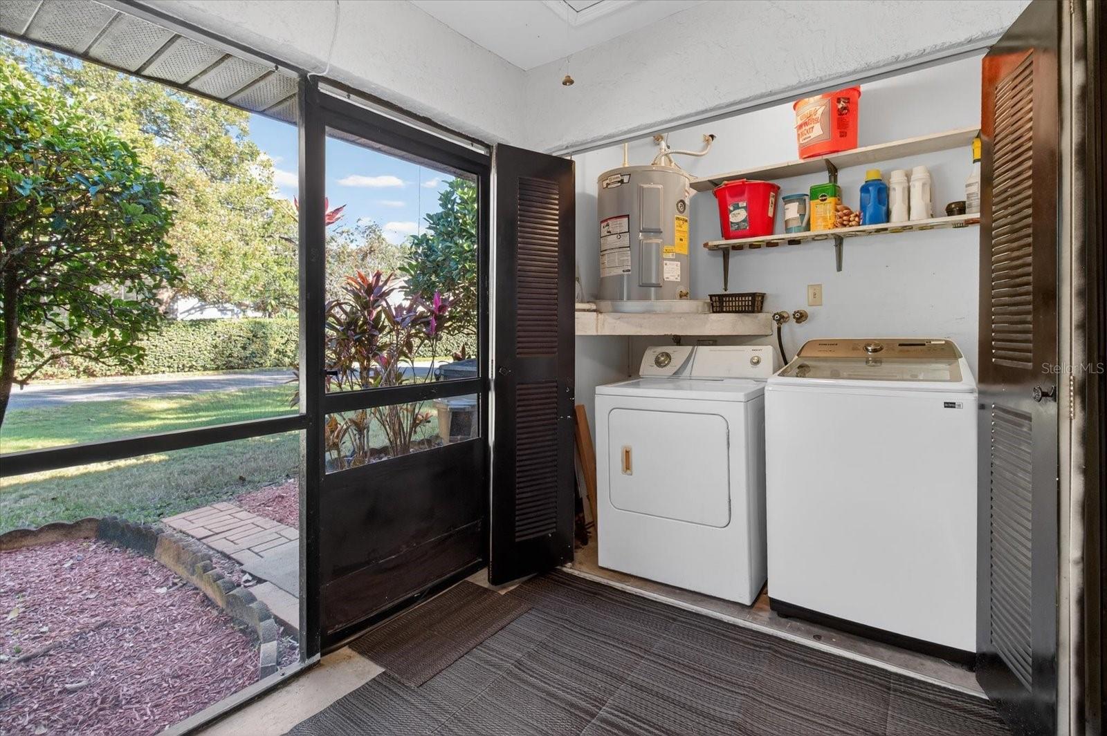 Screen Lanai - Washer / Dryer