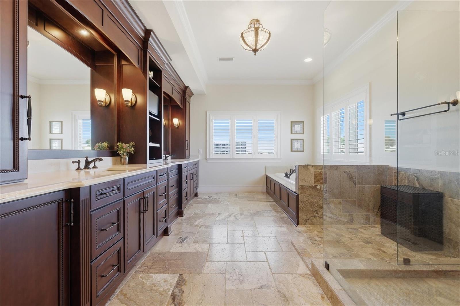 Luxurious primary bath