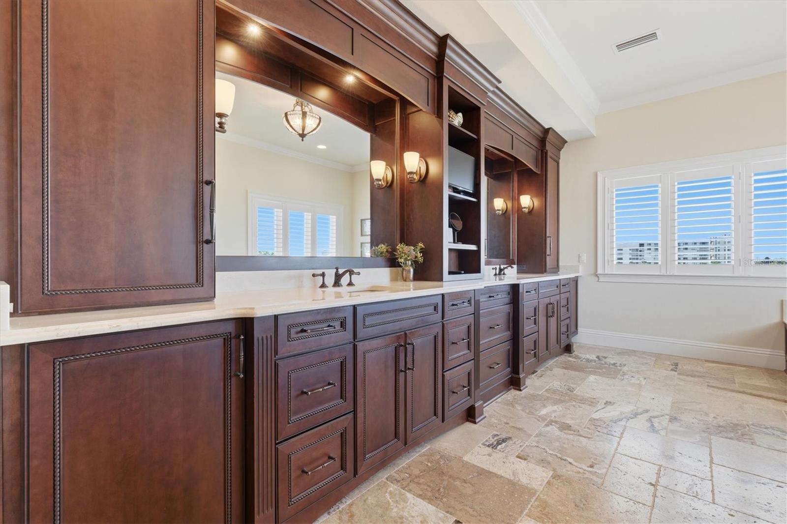 Luxurious primary bath