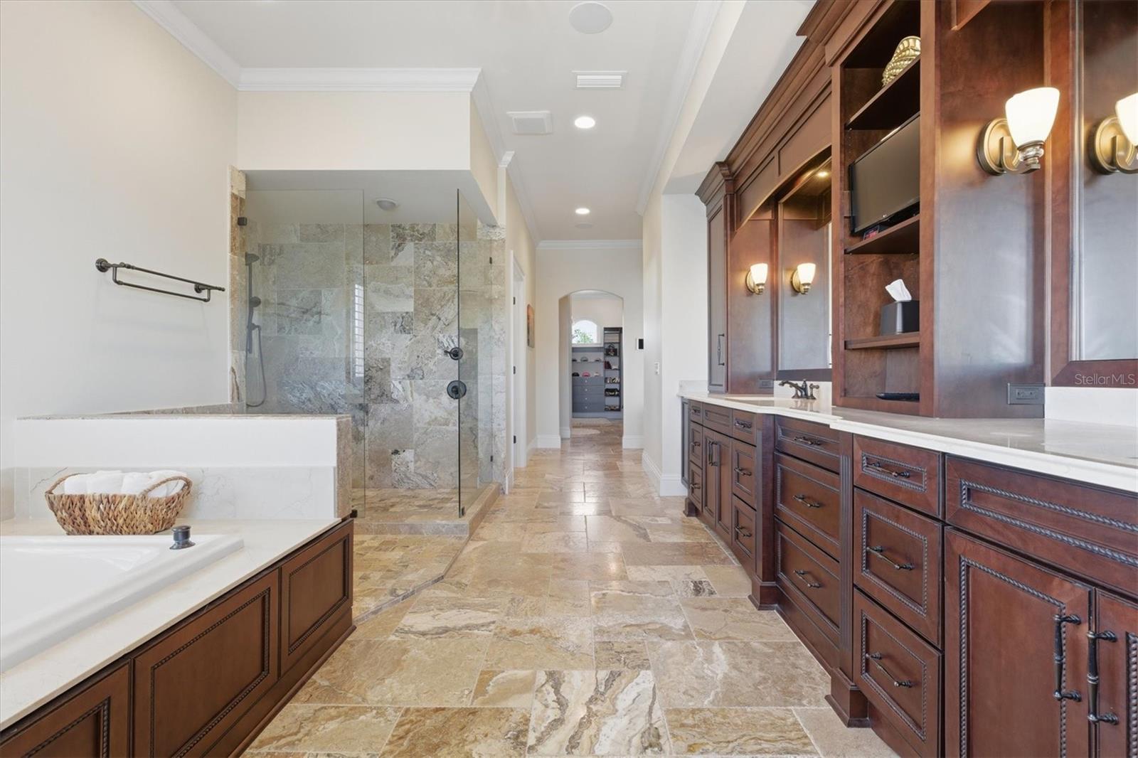 Luxurious primary bath