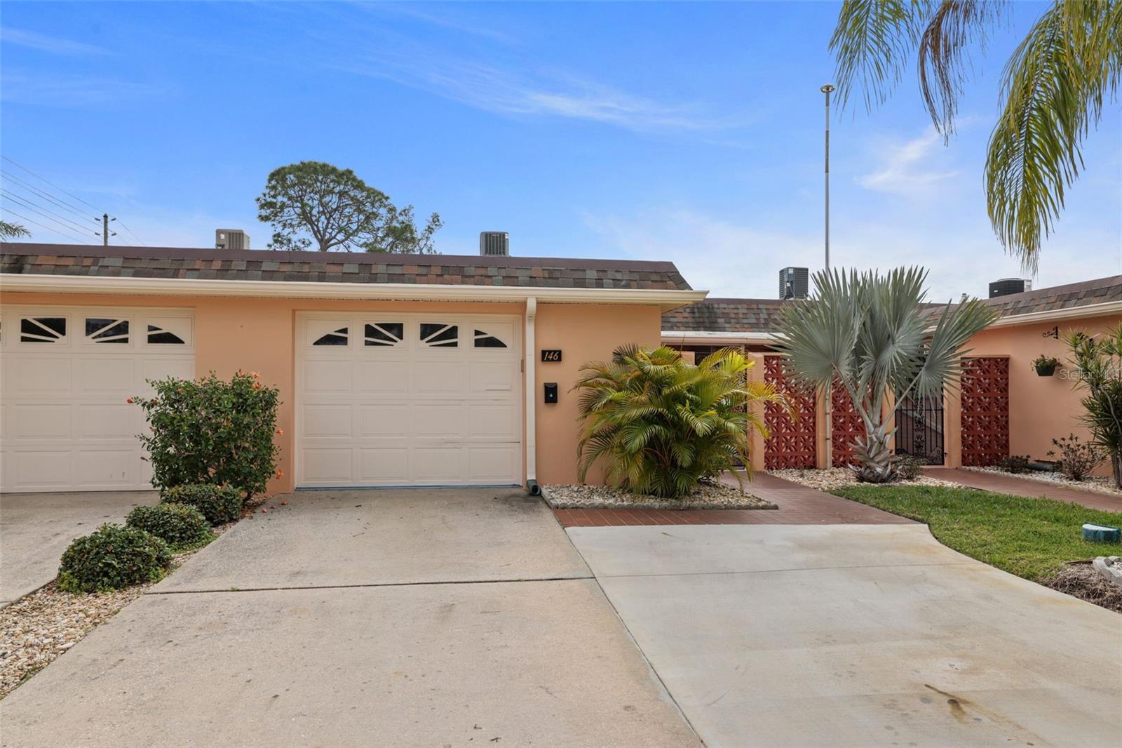 1 car garage 2 parking spaces