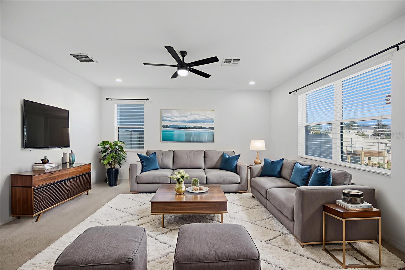 This photo has been Virtually Staged.