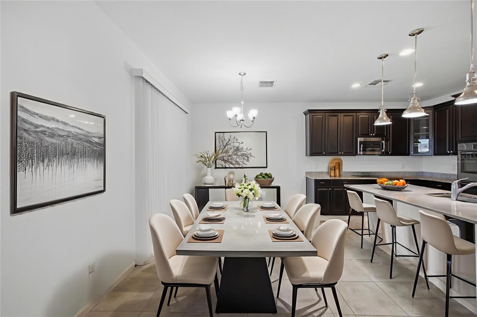 This photo has been Virtually Staged.